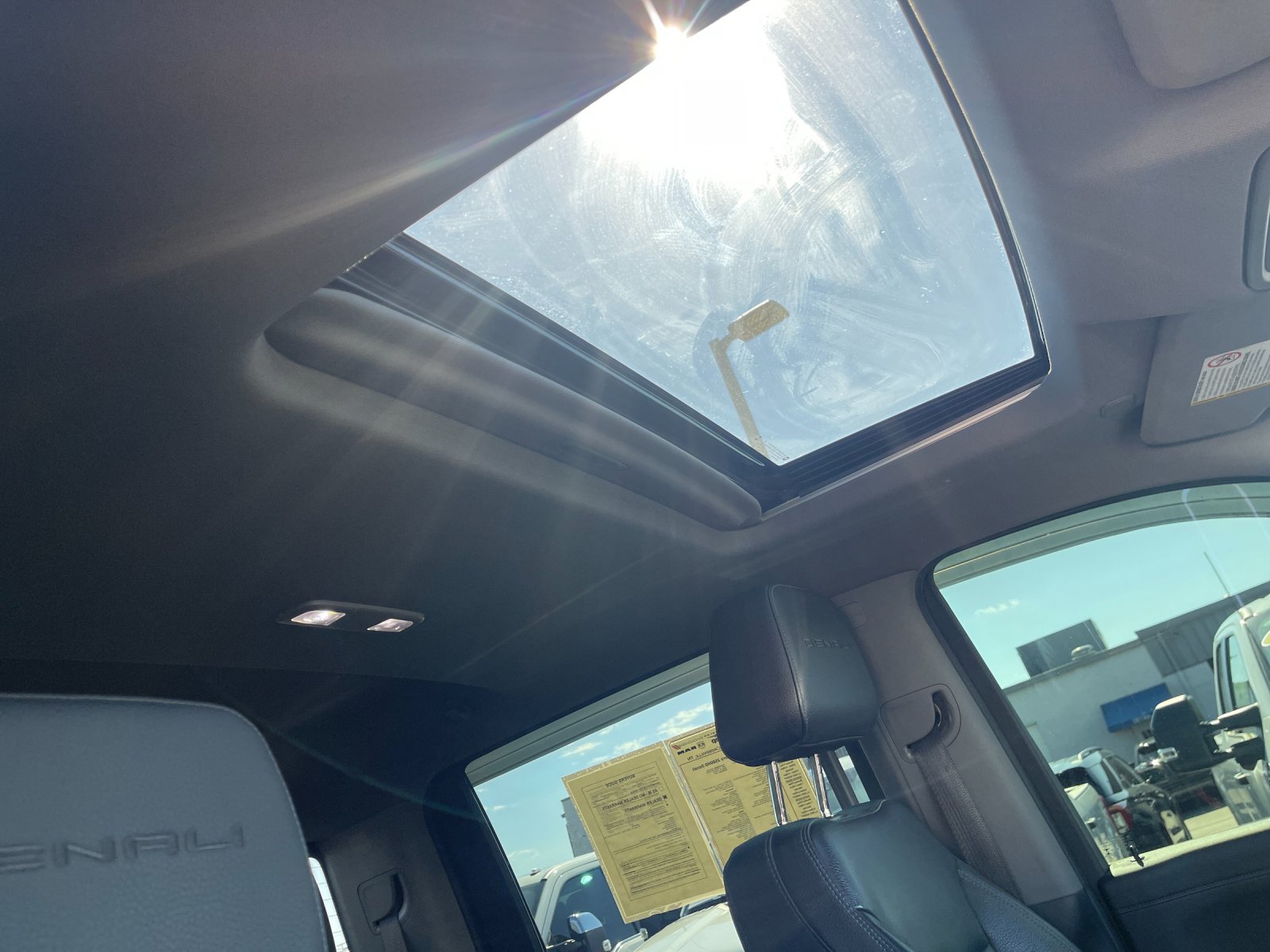 Used 2022 Green GMC Denali image 19