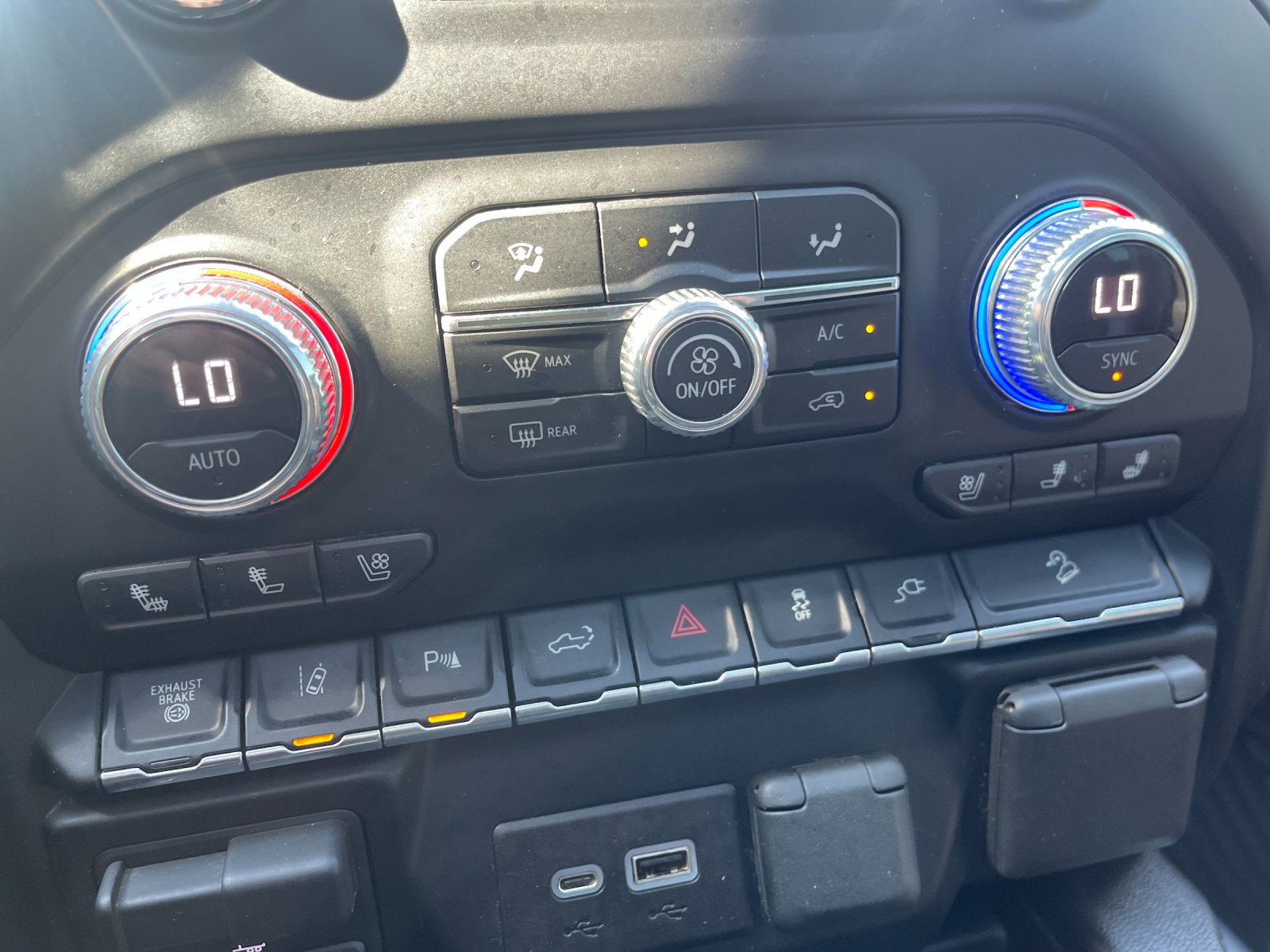 Used 2022 Green GMC Denali image 25
