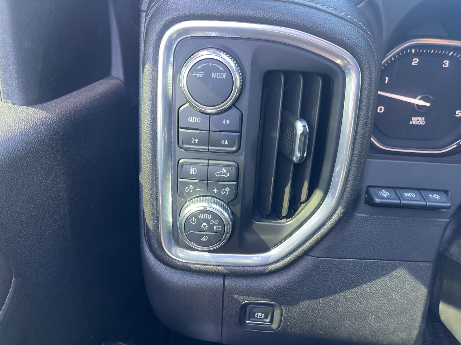 Used 2022 Green GMC Denali image 33