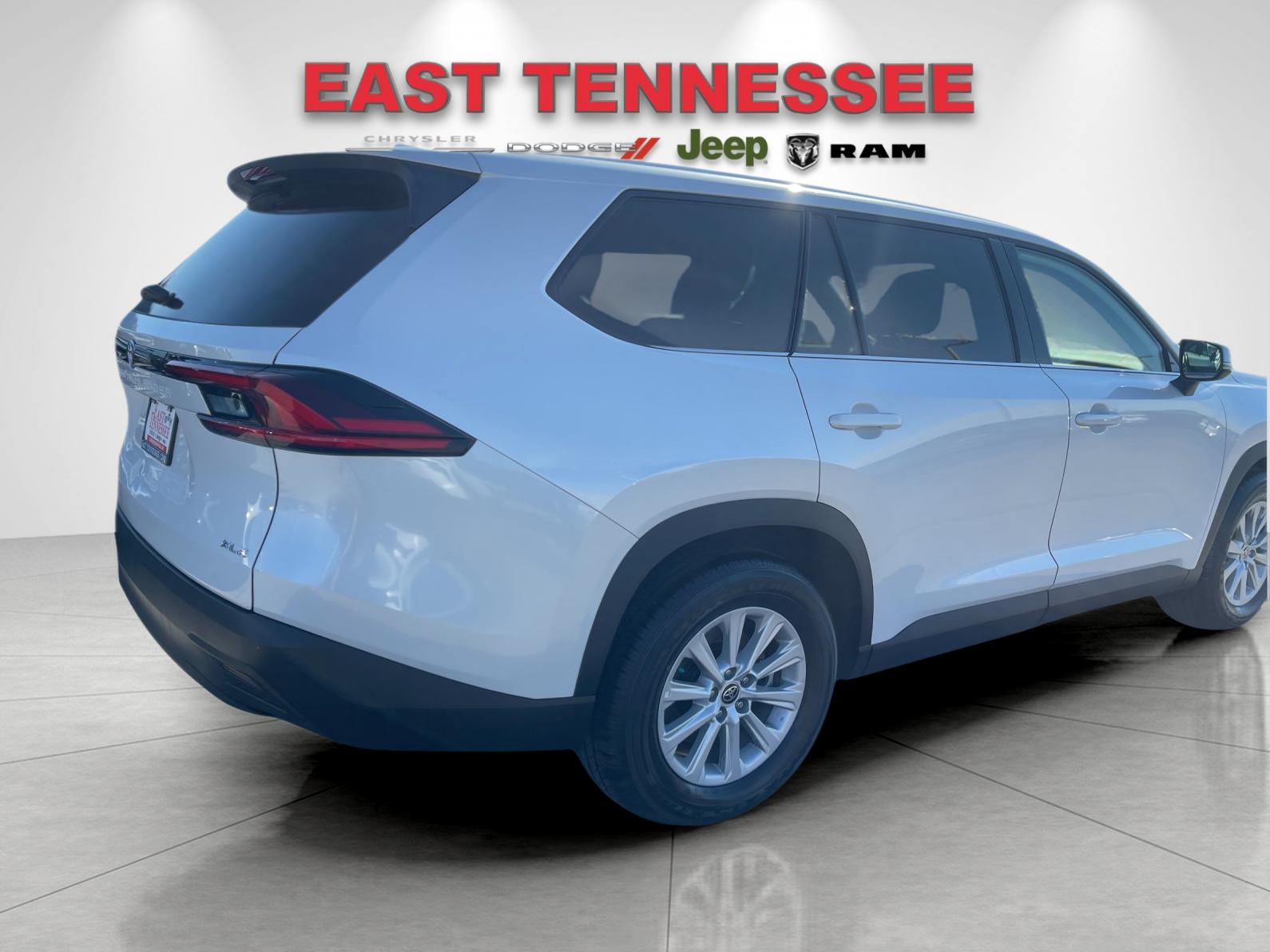 Used 2025 Beige Toyota XLE image 3