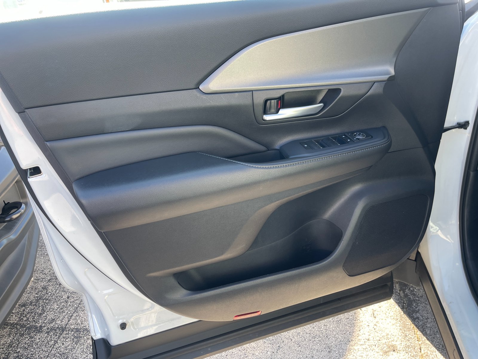 Used 2025 Beige Toyota XLE image 12