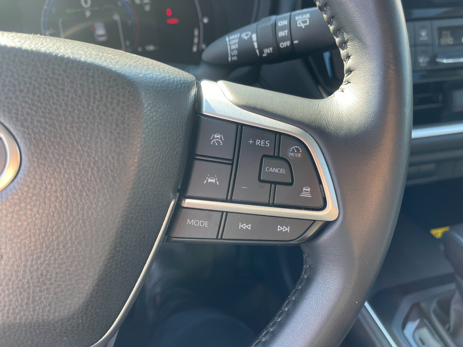 Used 2025 Beige Toyota XLE image 31