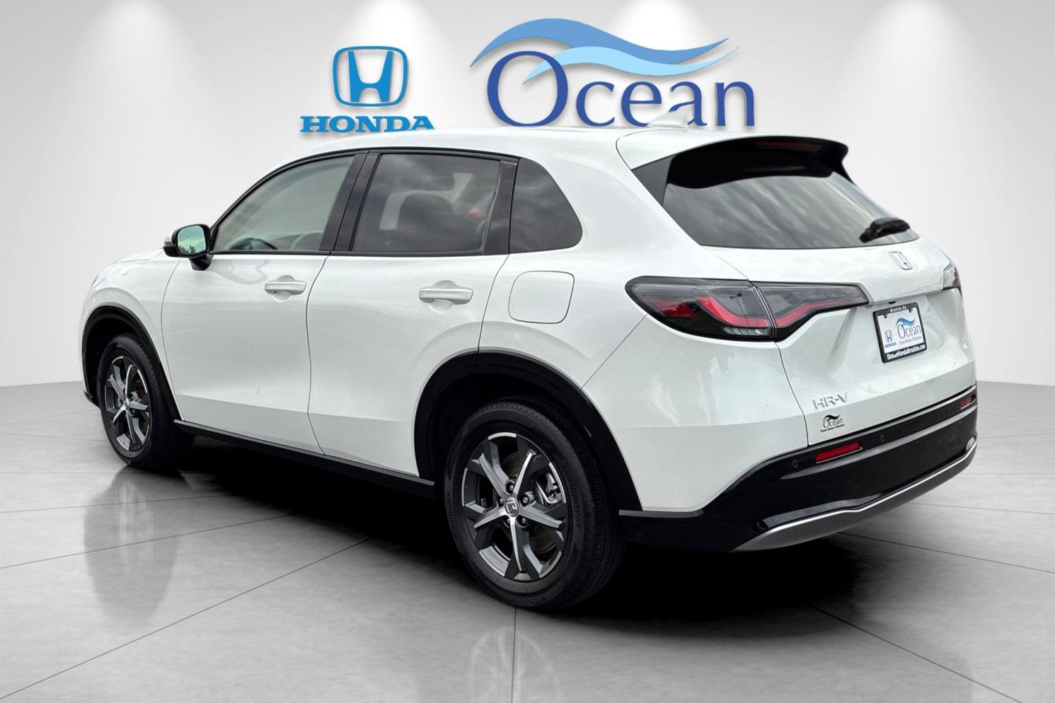Used 2025 Platinum White Honda EX-L image 5