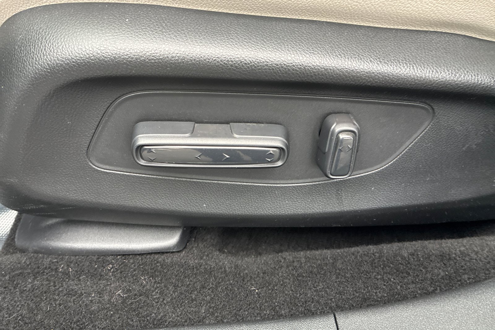 Used 2025 Platinum White Honda EX-L image 9