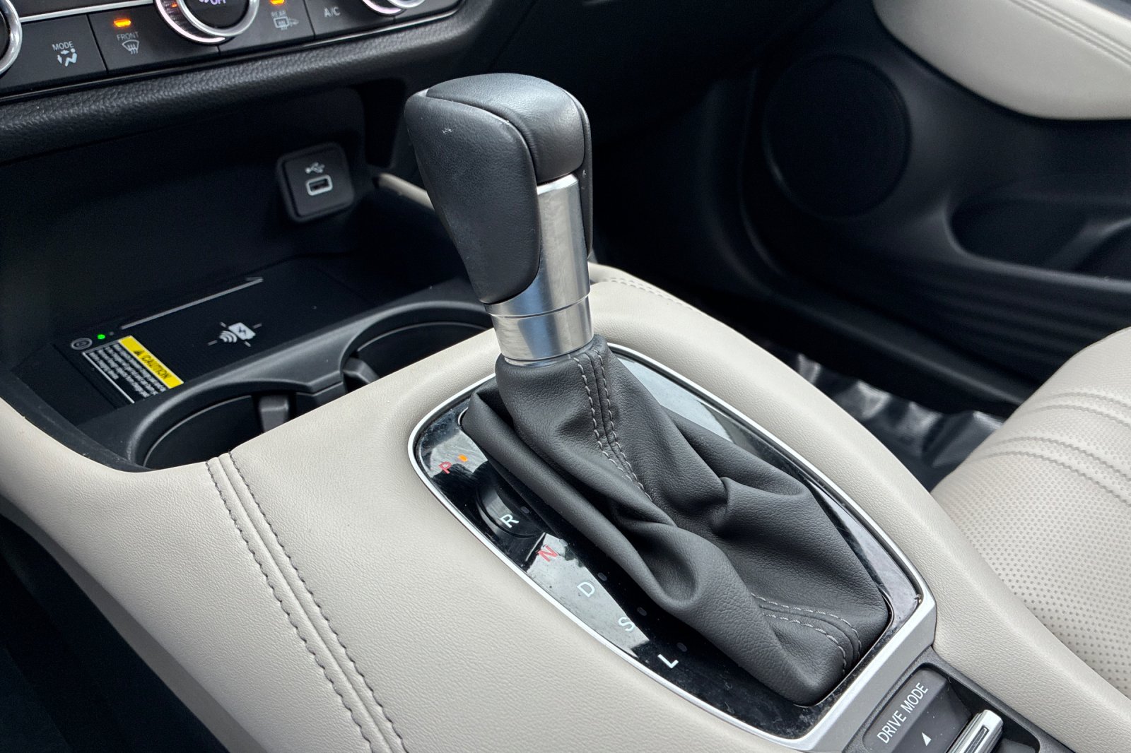 Used 2025 Platinum White Honda EX-L image 29