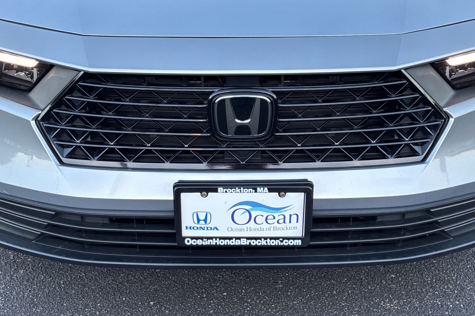 Used 2025 Solar Silver Metallic Honda SE image 42