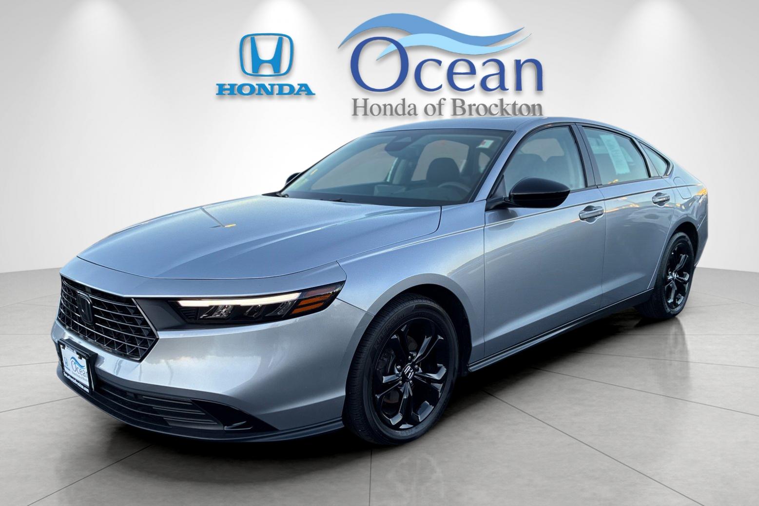 Used 2025 Solar Silver Metallic Honda SE image 7