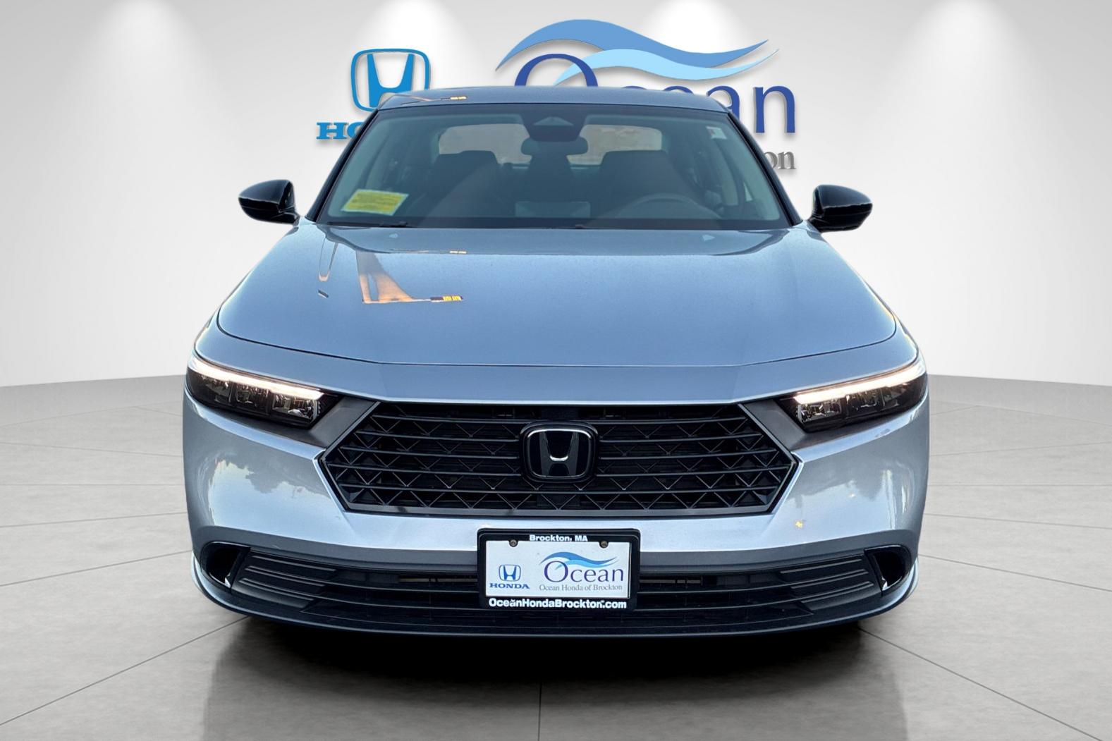 Used 2025 Solar Silver Metallic Honda SE image 8