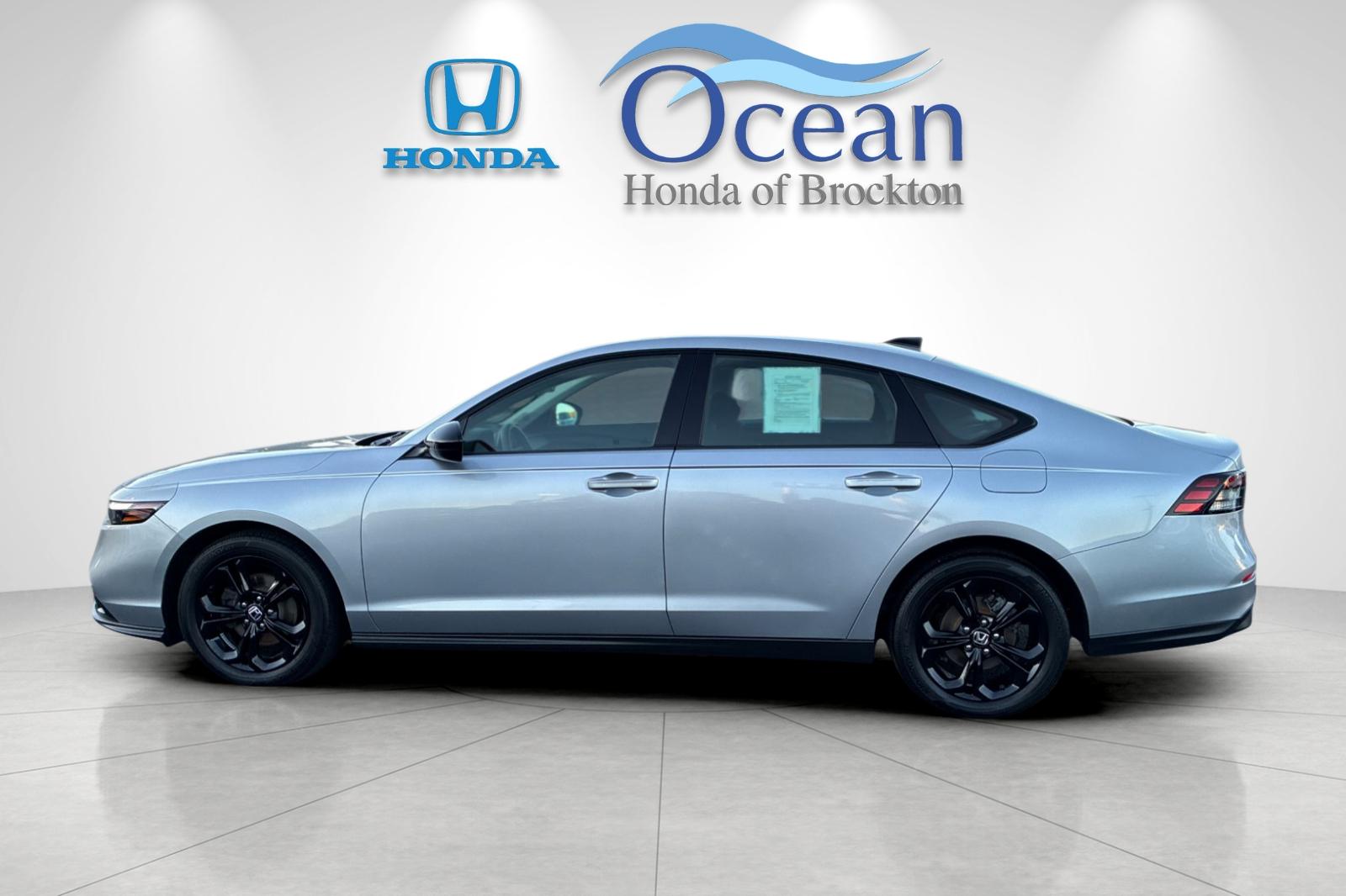 Used 2025 Solar Silver Metallic Honda SE image 6