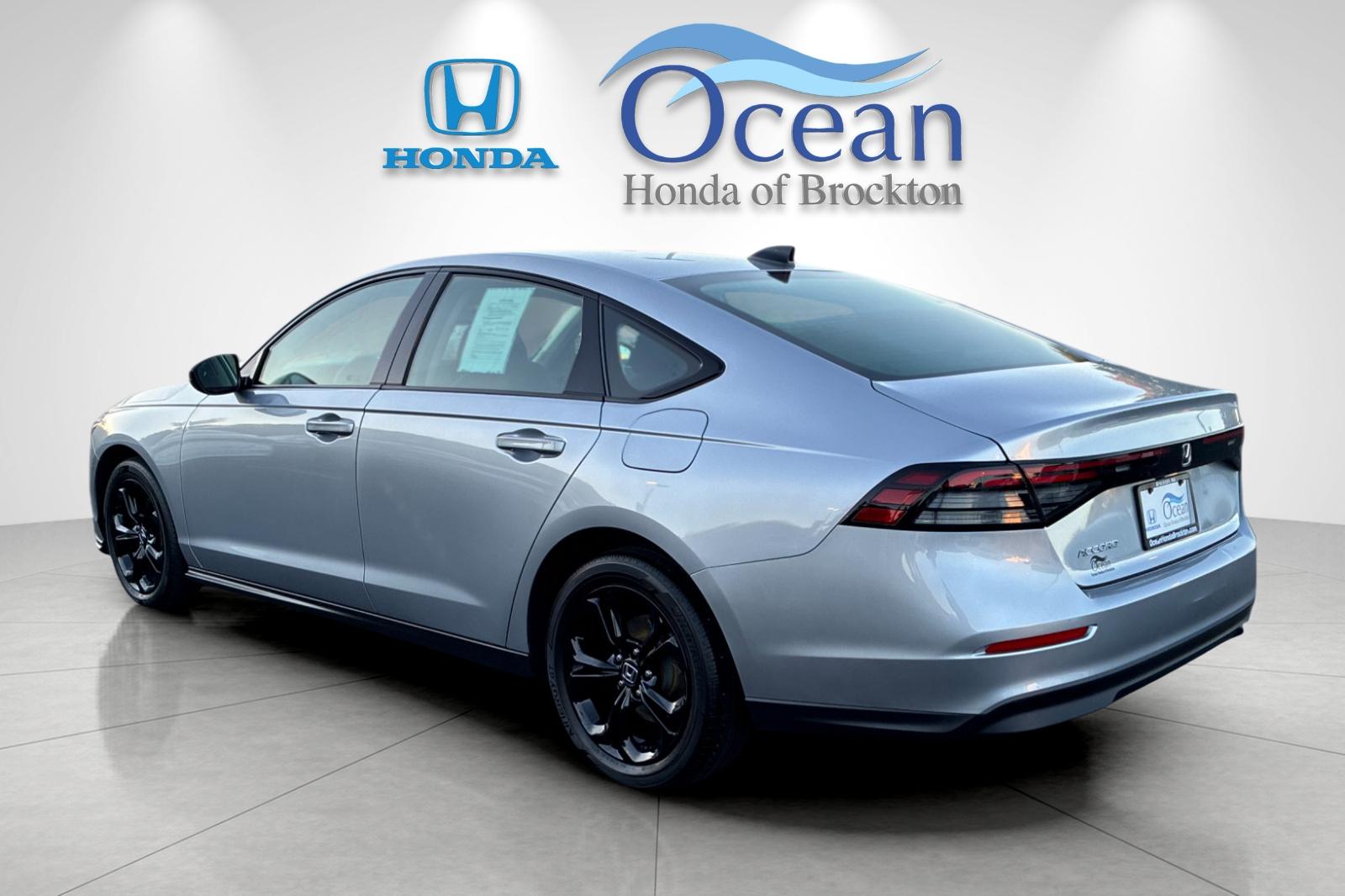 Used 2025 Solar Silver Metallic Honda SE image 5