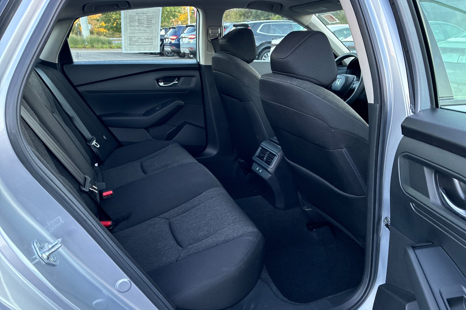 Used 2025 Solar Silver Metallic Honda SE image 18