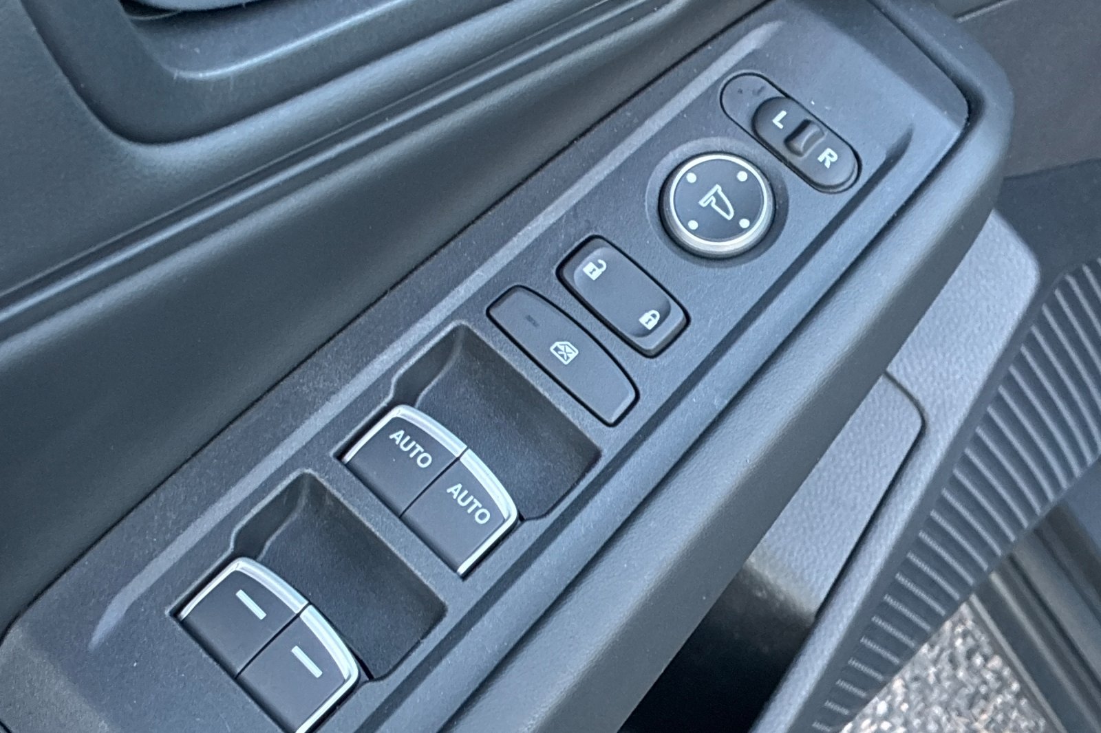Used 2025 Solar Silver Metallic Honda SE image 13