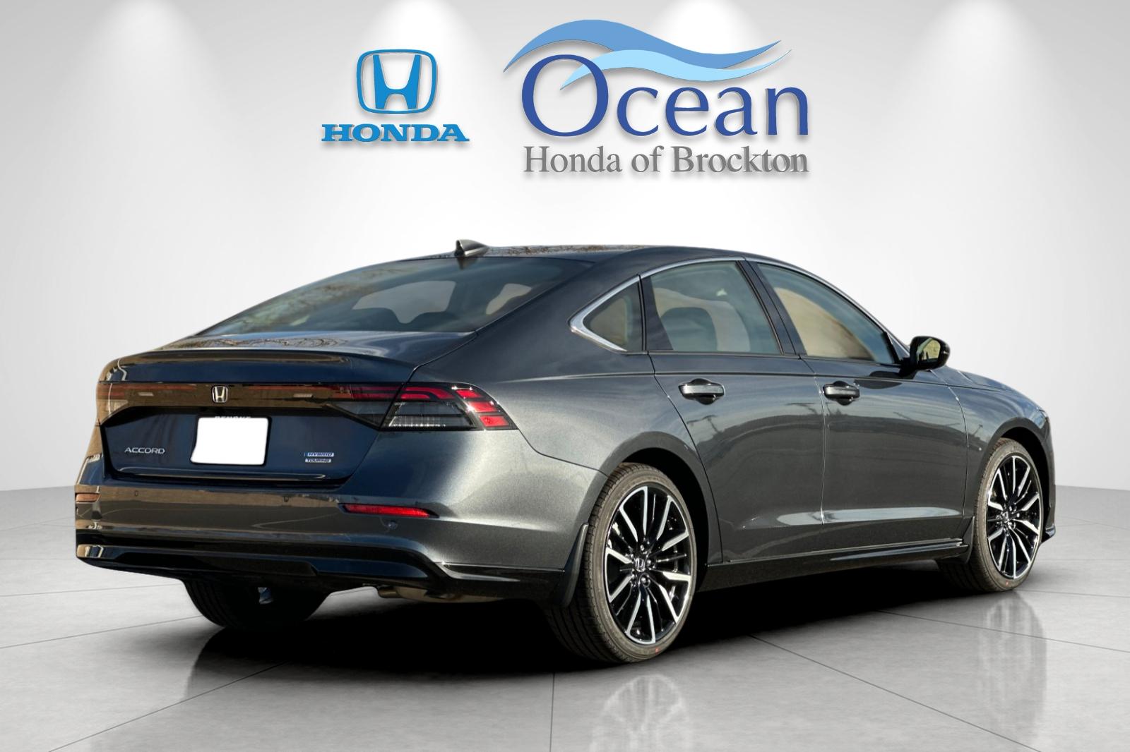 New 2026 Meteorite Gray Metallic Honda Touring image 5