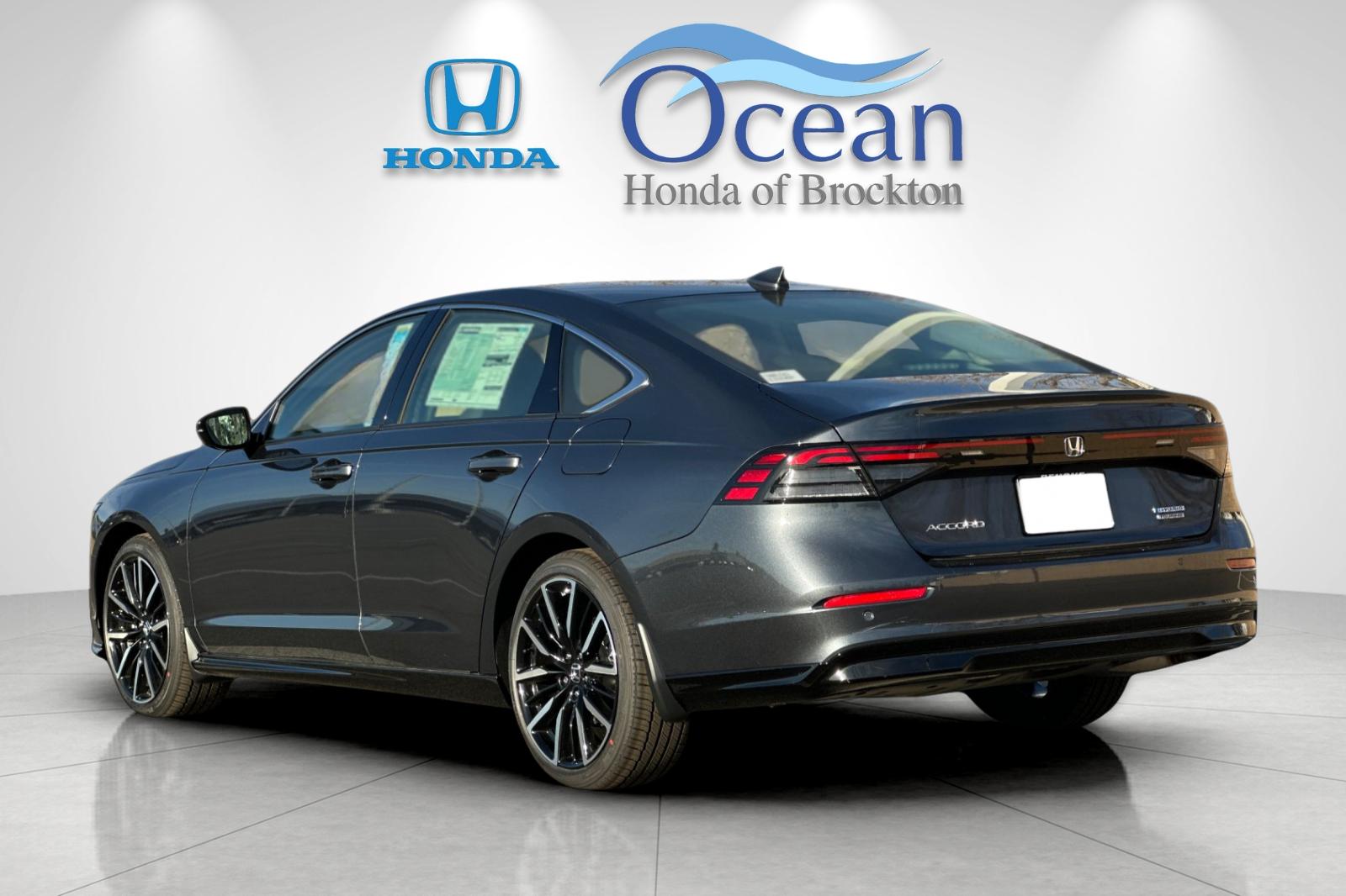 New 2026 Meteorite Gray Metallic Honda Touring image 3