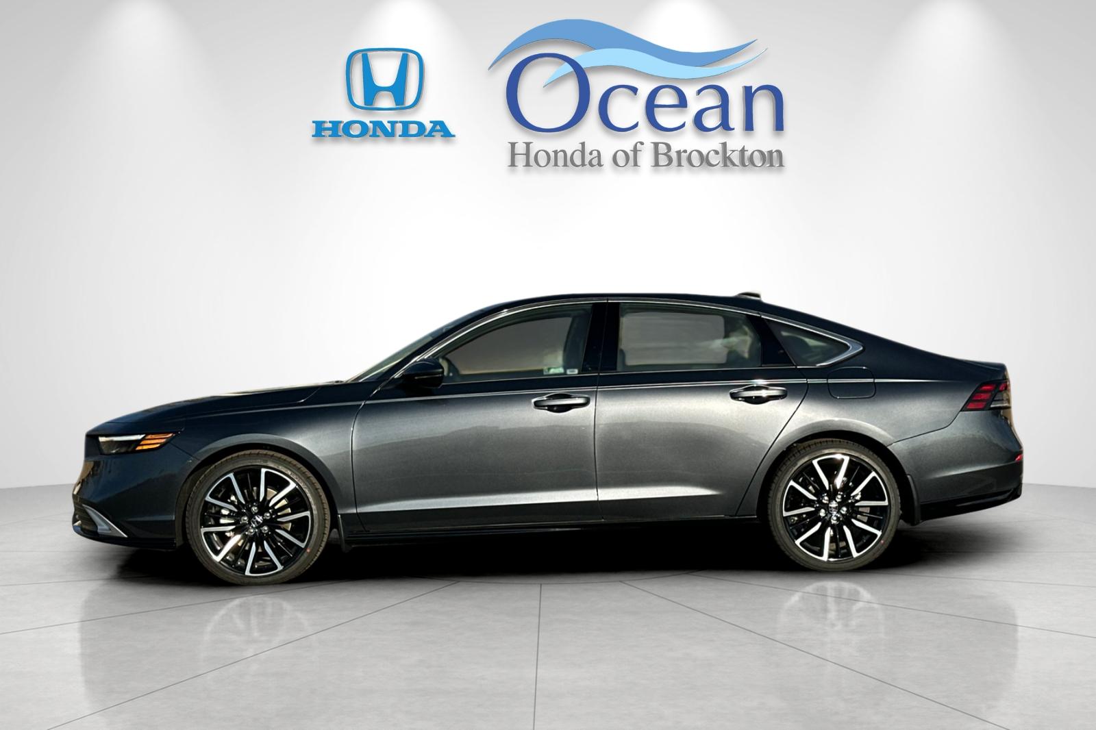New 2026 Meteorite Gray Metallic Honda Touring image 2