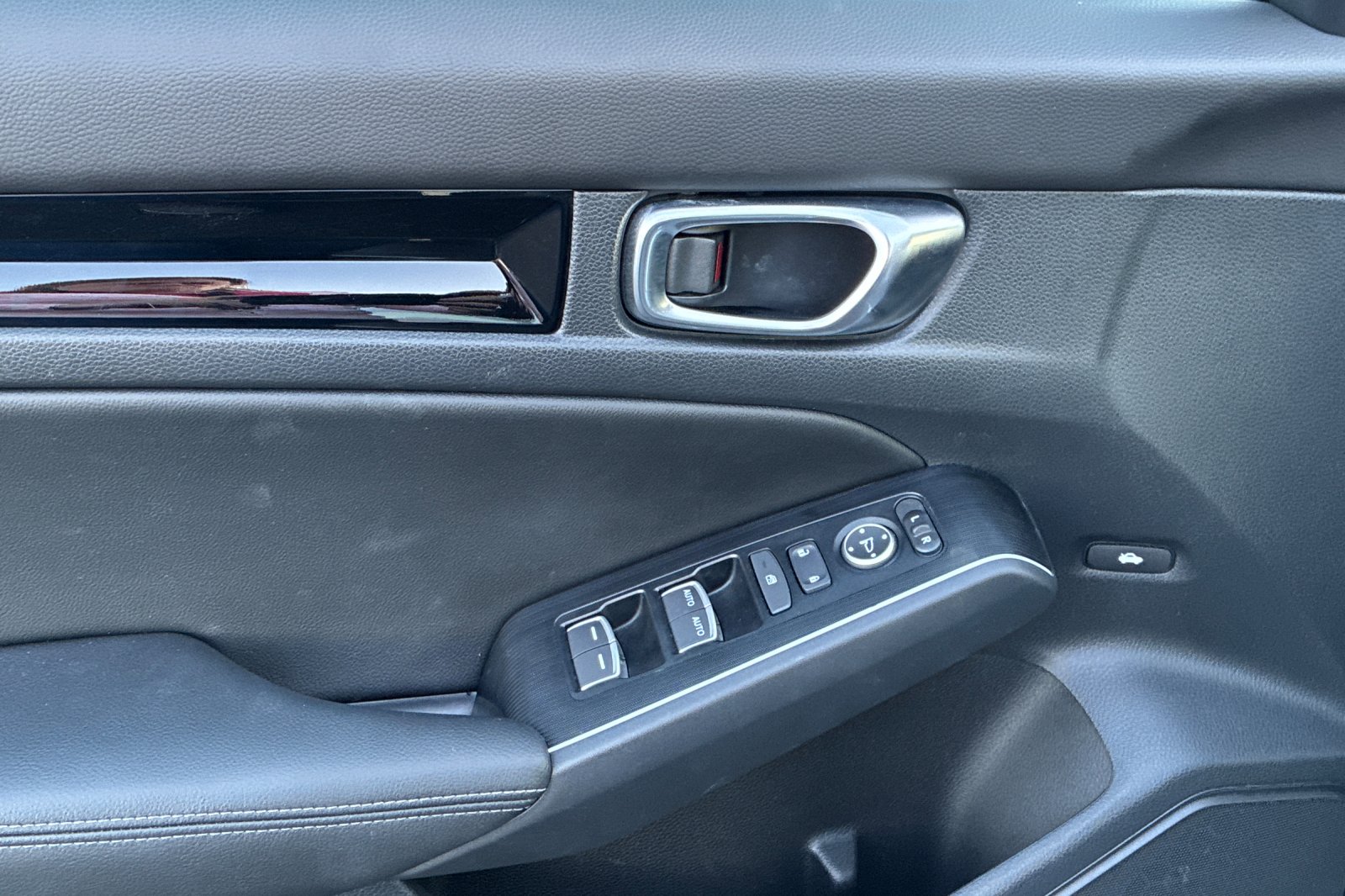 Used 2025 Urban Gray Pearl Honda Sport Touring image 12
