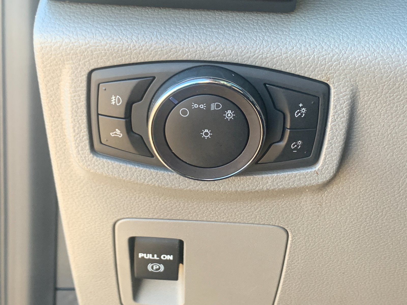 Used 2019 Black Ford XL image 32