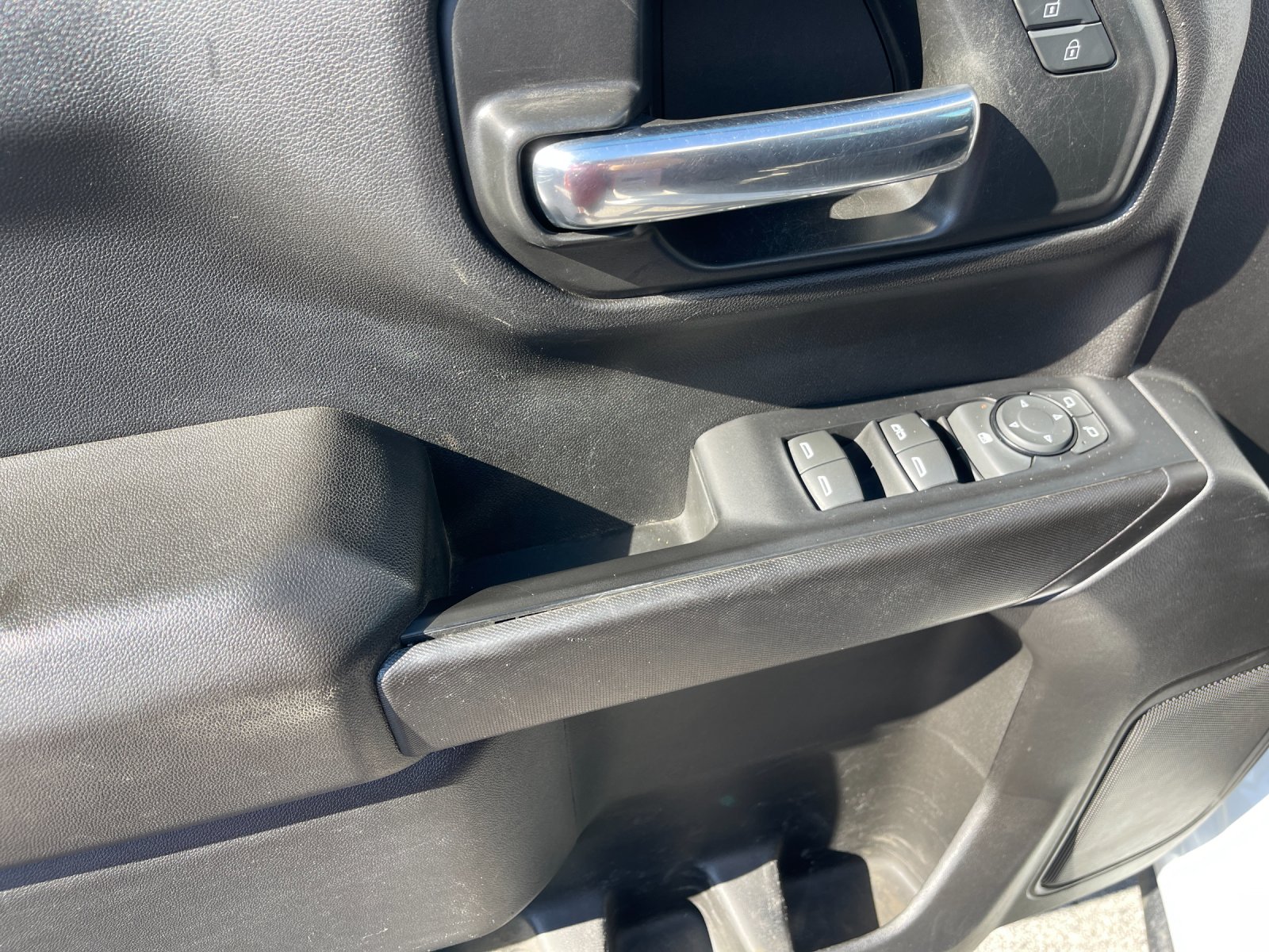 Used 2022 White Chevrolet WT image 13