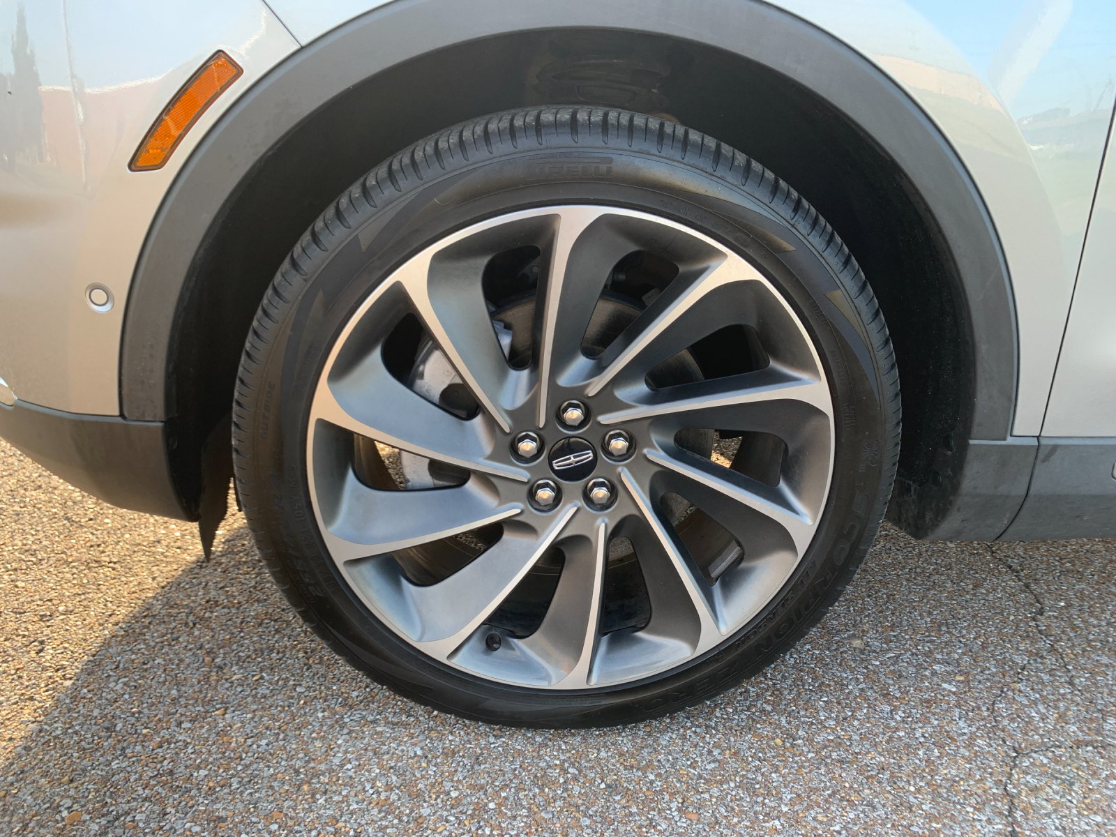 Used 2022 Silver Lincoln Reserve image 35