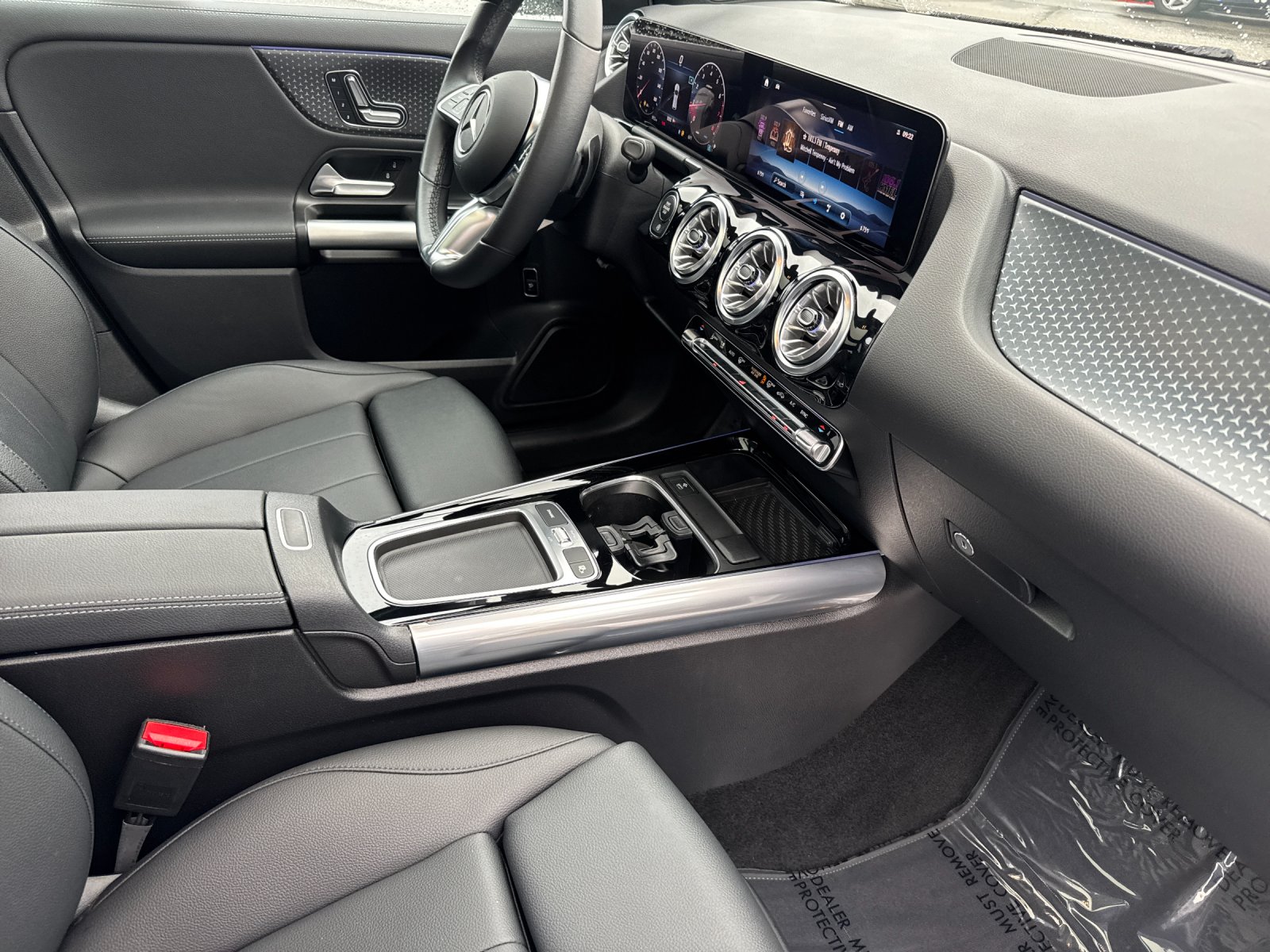 Certified Used 2025 Polar White Mercedes-Benz GLA 250 4D Sport Utility 4MATIC® image 18
