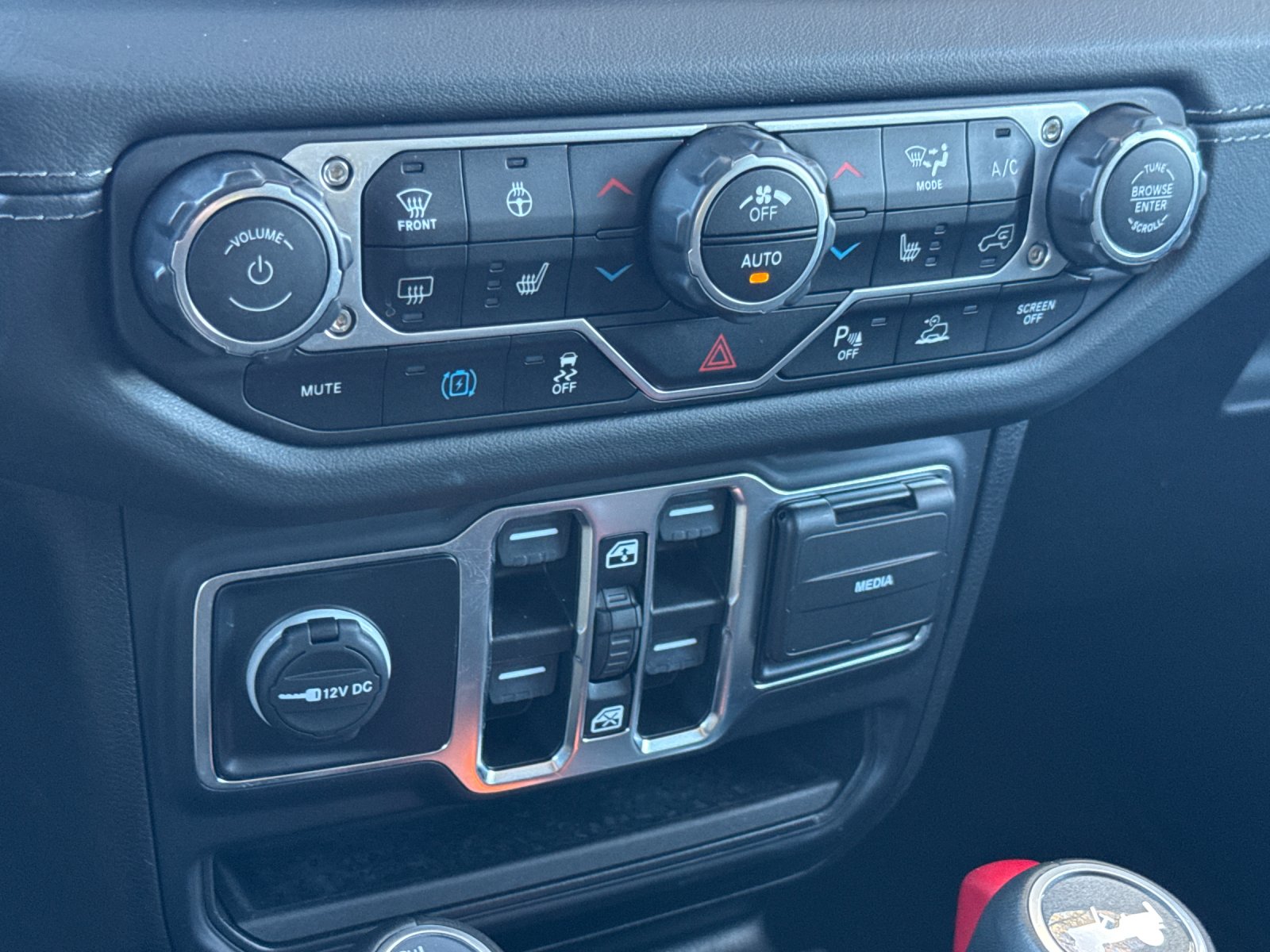 Used 2024 Gray Jeep Sahara 4xe image 20