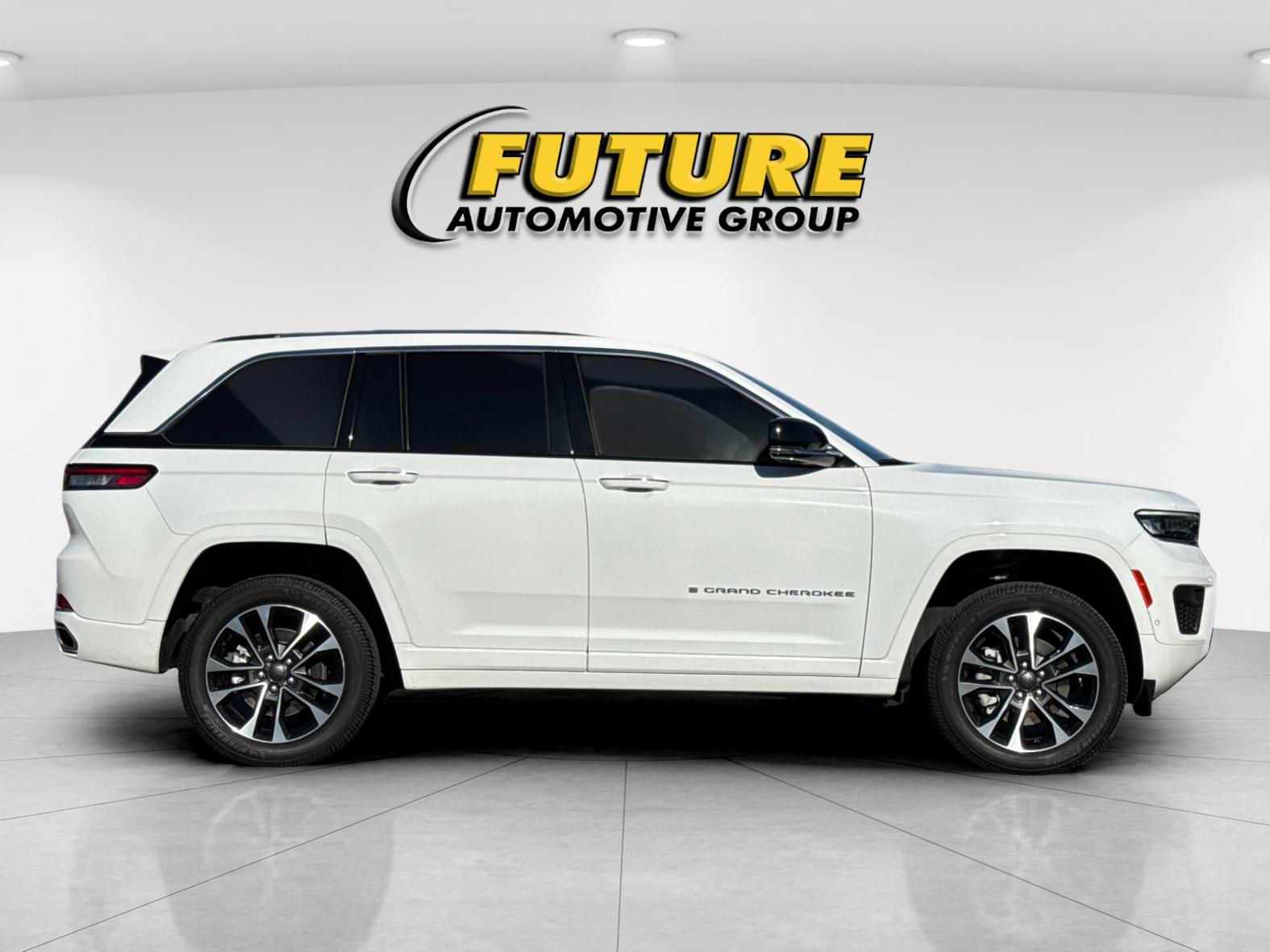 Used 2023 White Jeep Overland 4xe image 3