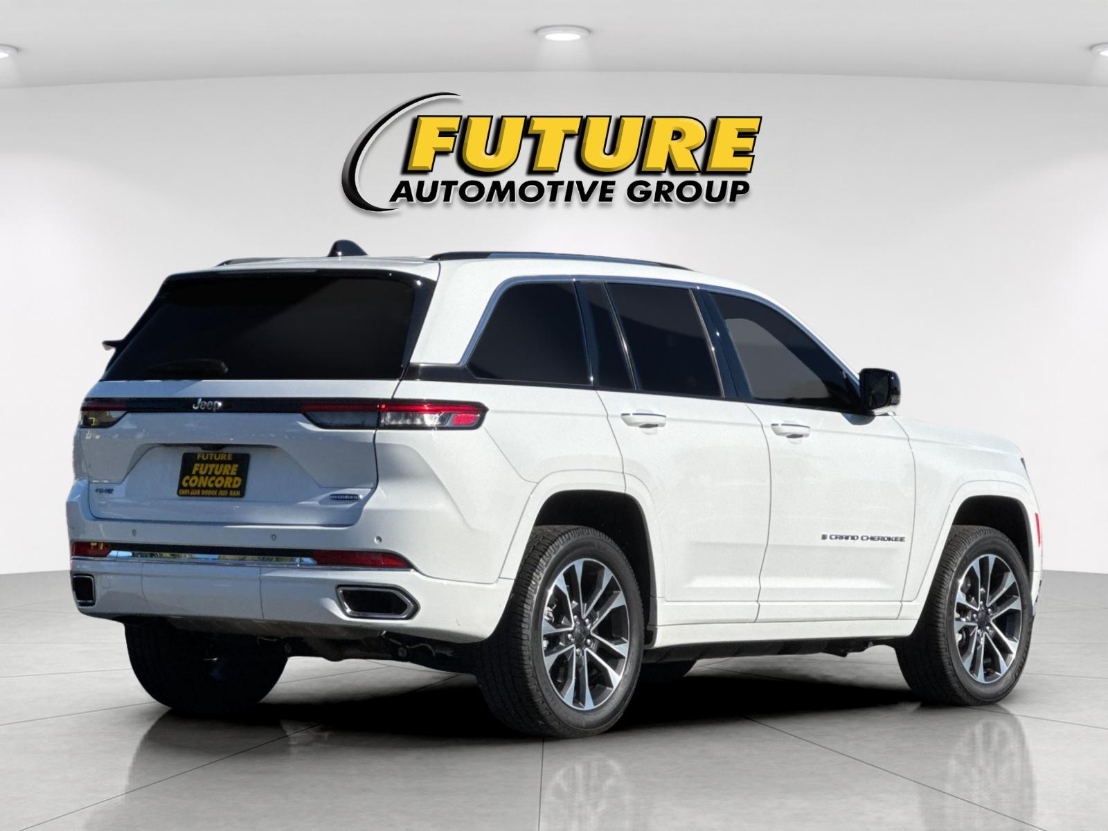 Used 2023 White Jeep Overland 4xe image 4