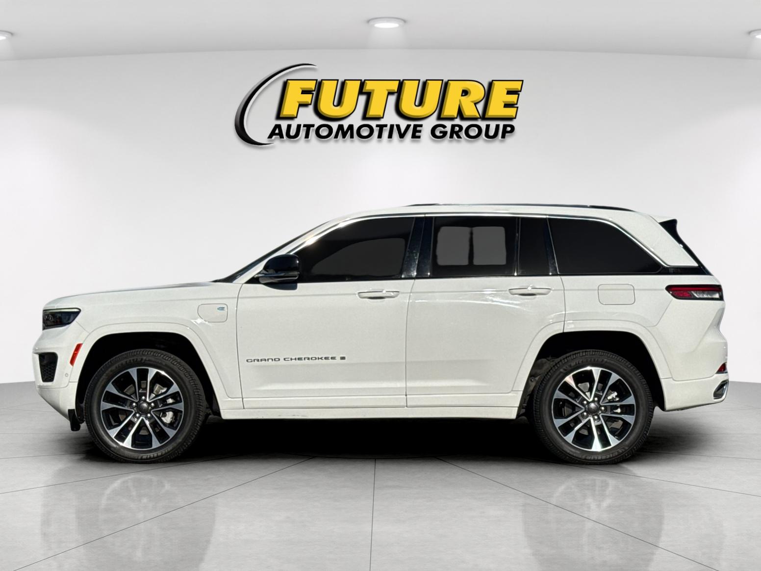 Used 2023 White Jeep Overland 4xe image 7