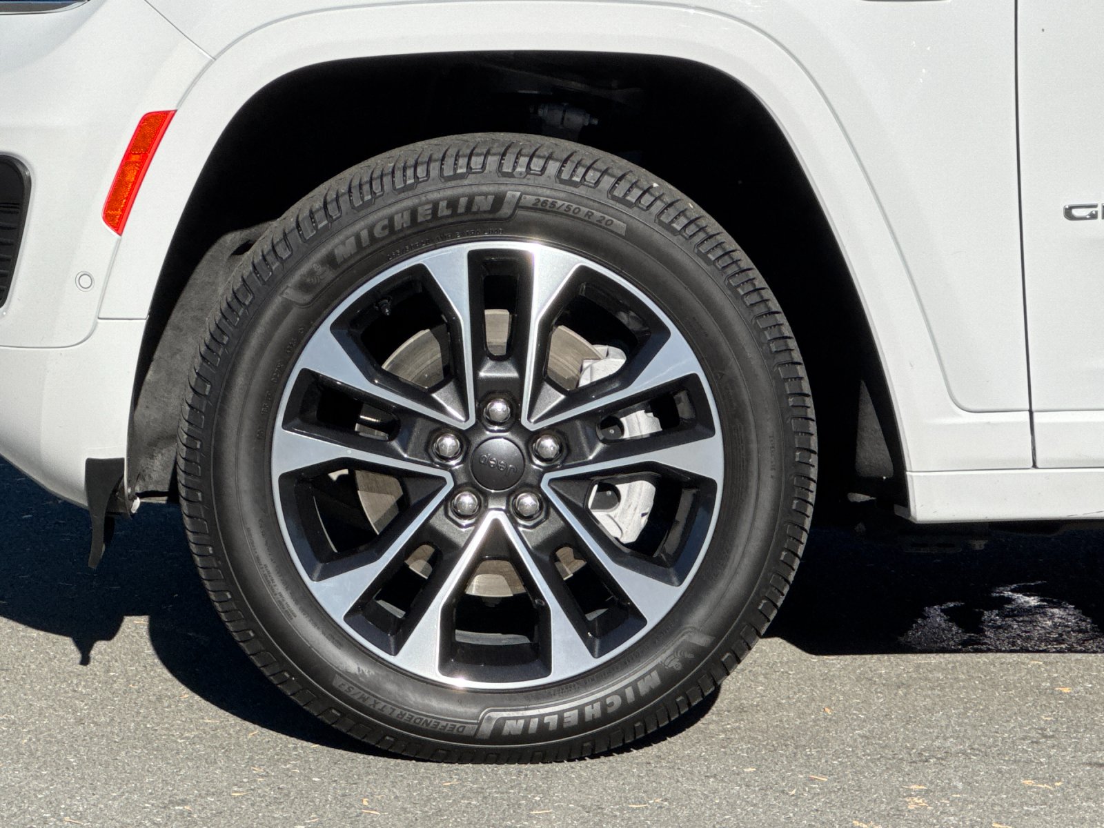 Used 2023 White Jeep Overland 4xe image 26