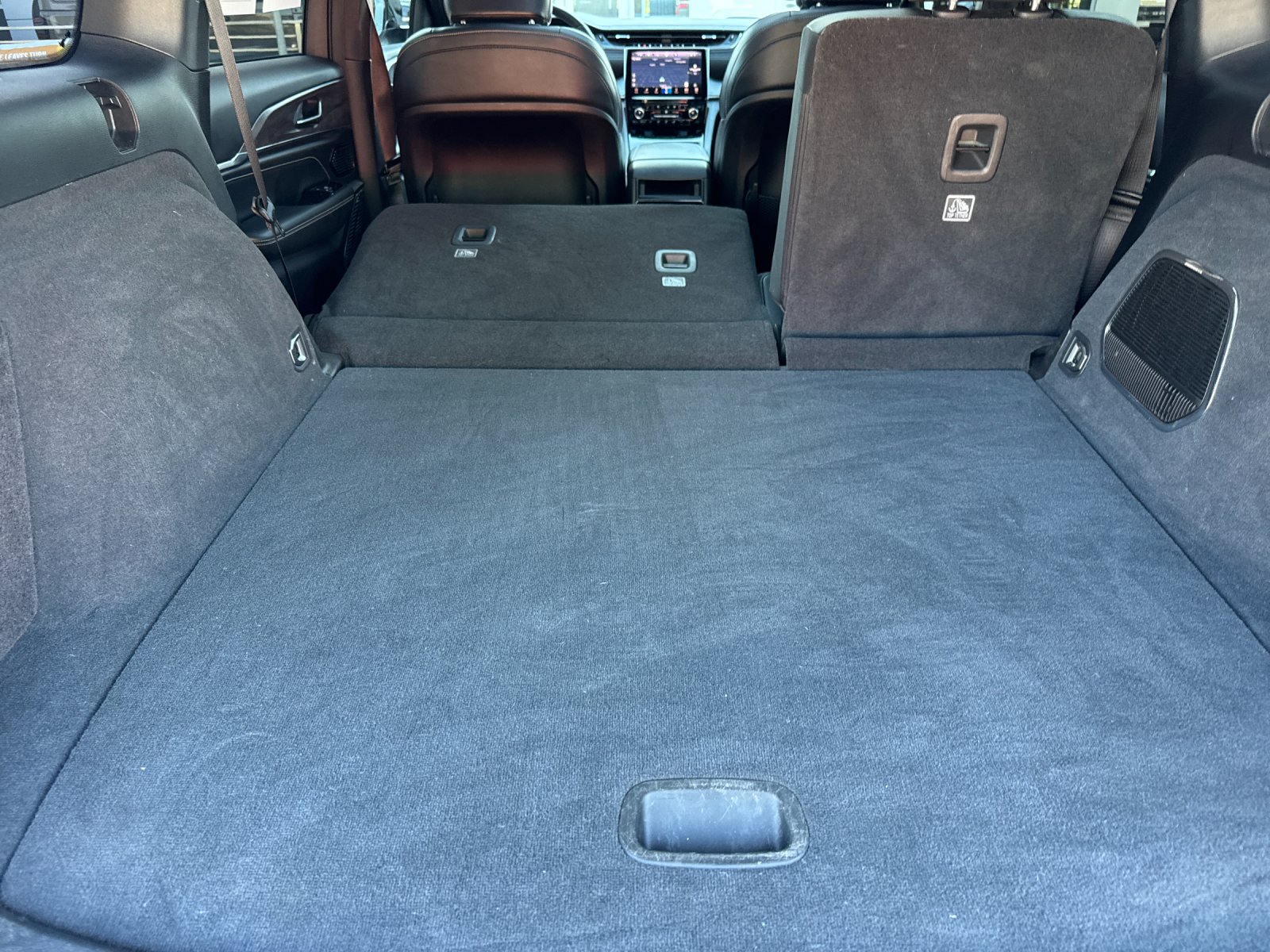 Used 2023 White Jeep Overland 4xe image 15