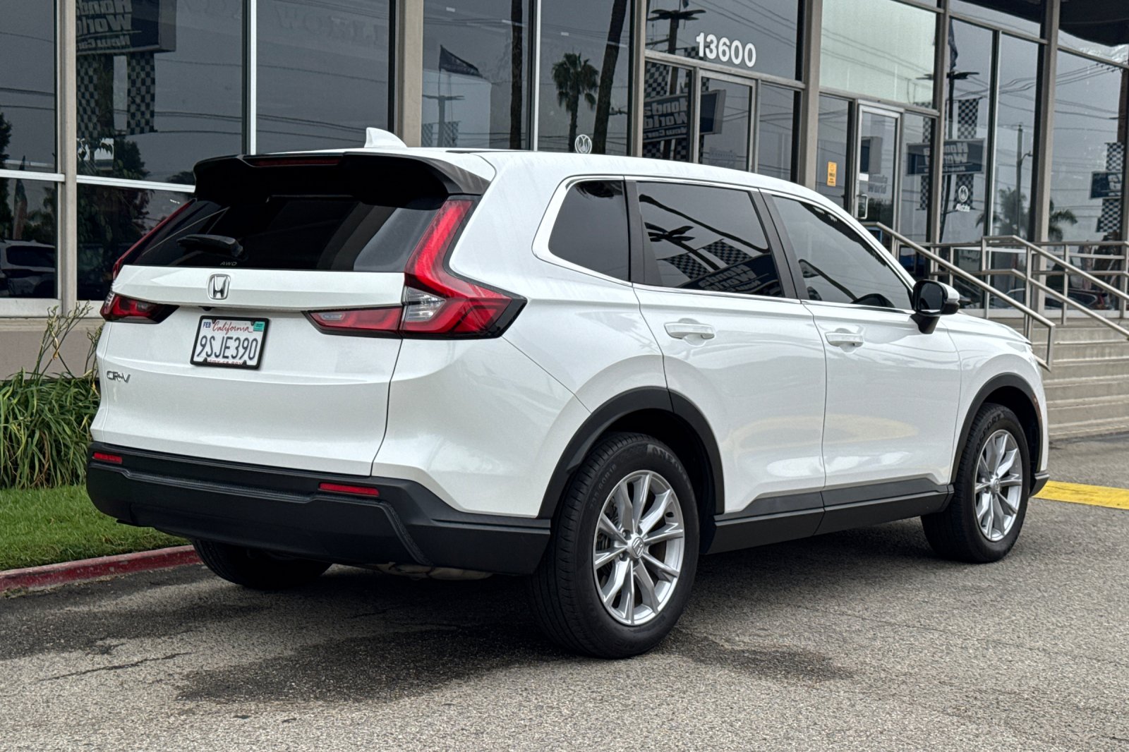 Certified Used 2023 Platinum White Pearl Honda EX image 5