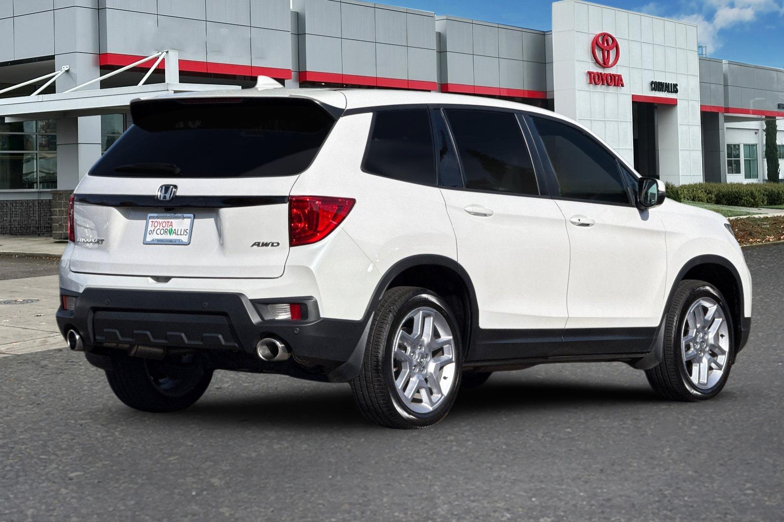 Used 2025 White Honda EX-L image 4