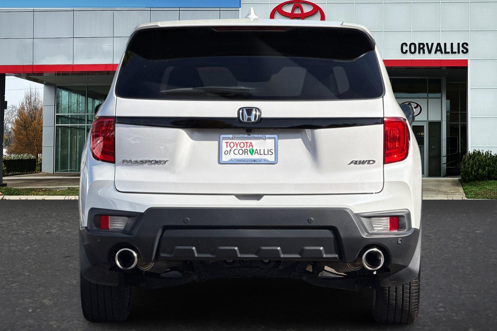 Used 2025 White Honda EX-L image 5