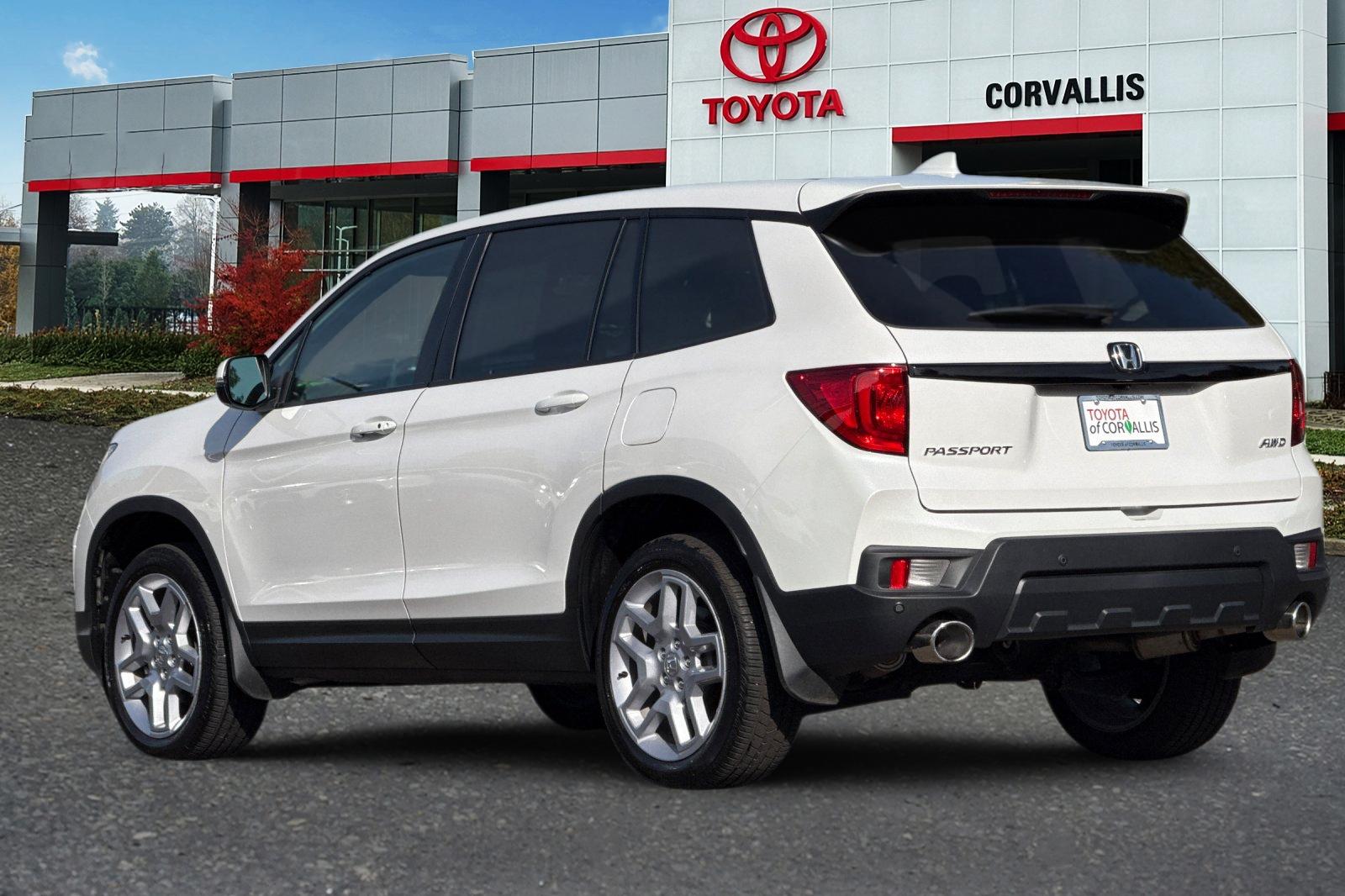 Used 2025 White Honda EX-L image 6