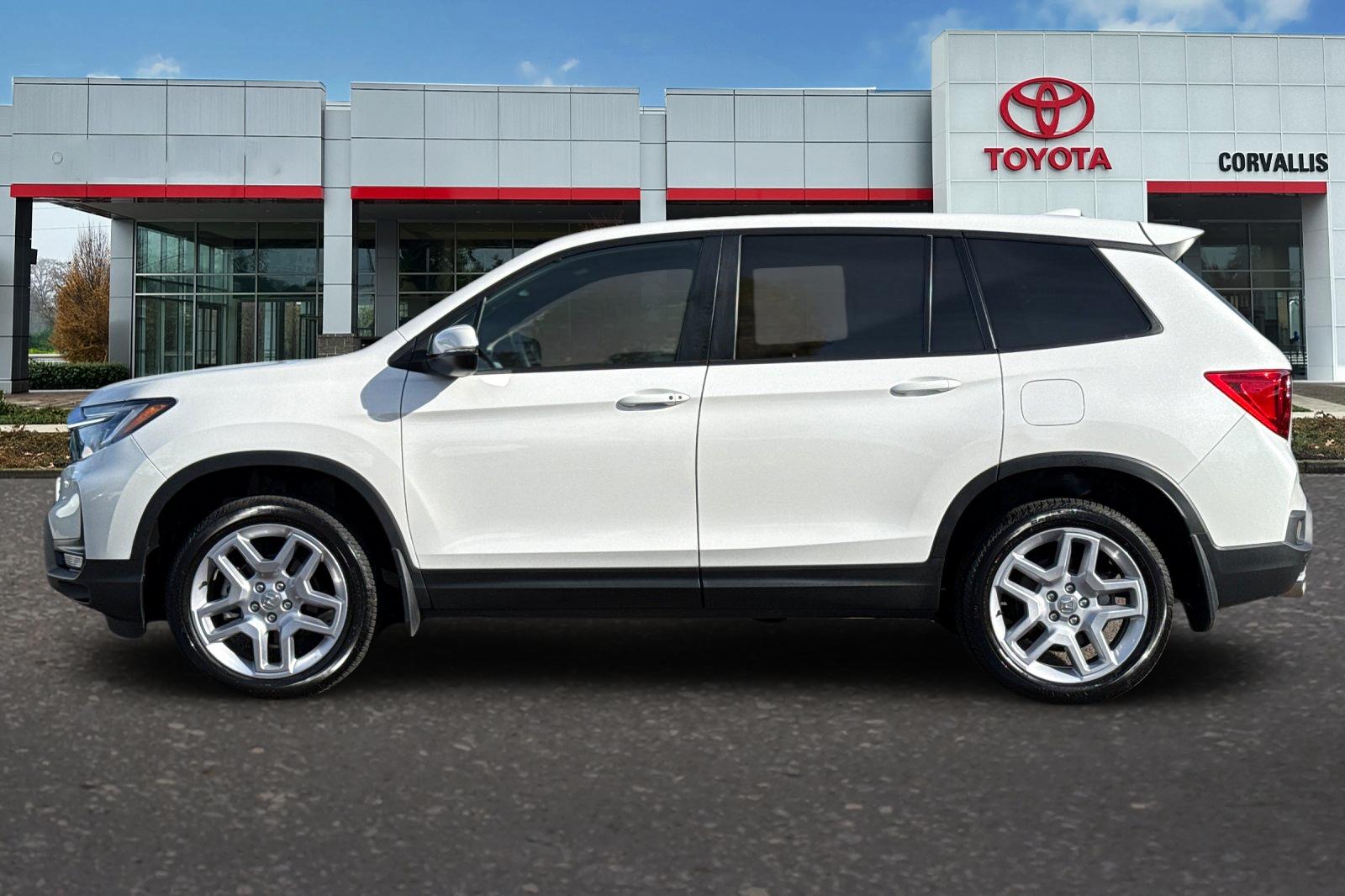 Used 2025 White Honda EX-L image 7
