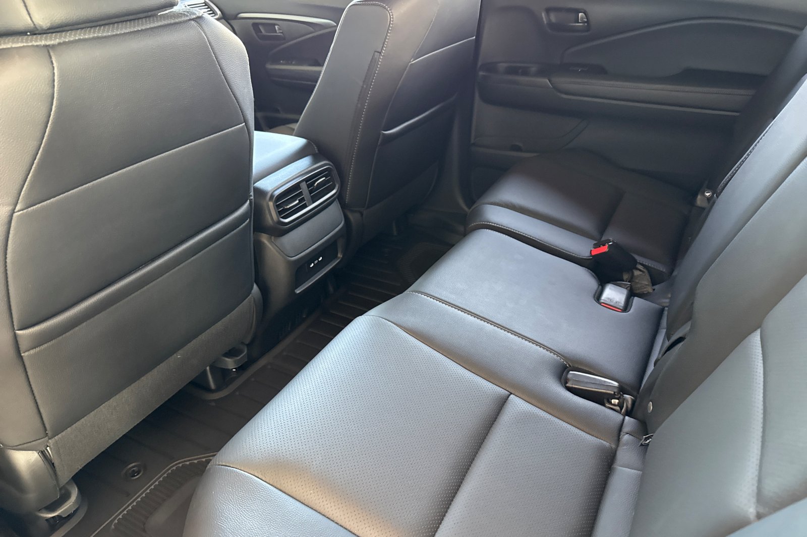 Used 2025 White Honda EX-L image 12