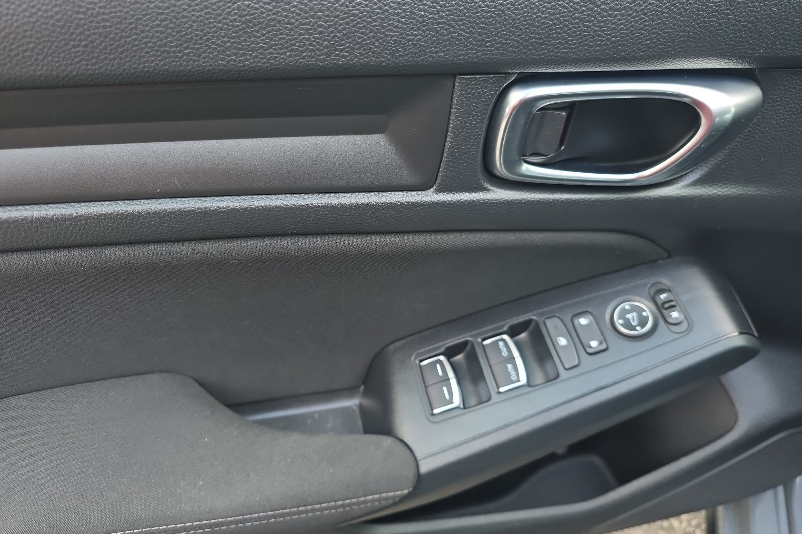 Used 2025 Urban Gray Pearl Honda Sport image 12