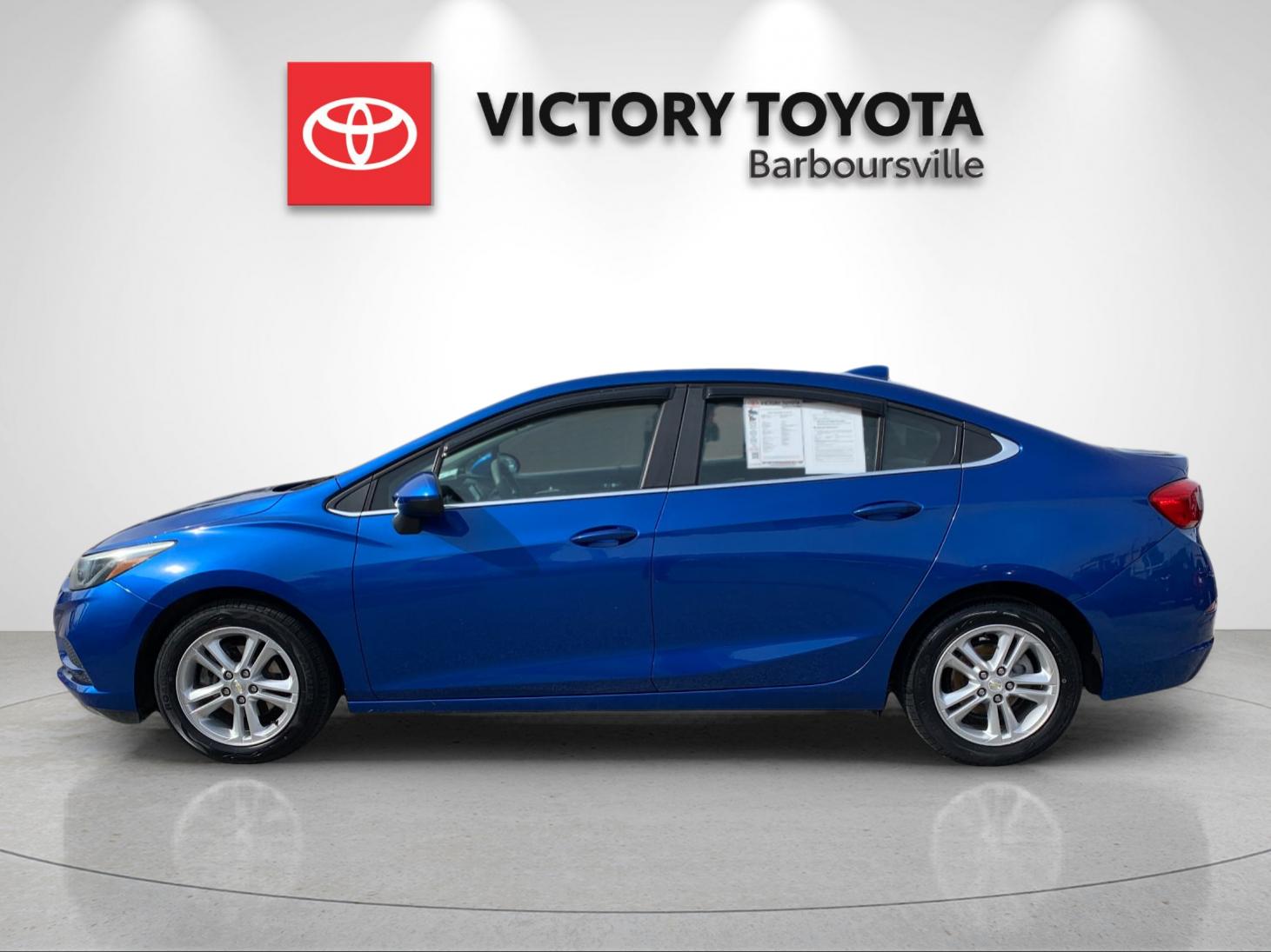 Used 2018 Chevrolet Cruze LT with VIN 1G1BE5SM7J7142399 for sale in Barboursville, WV