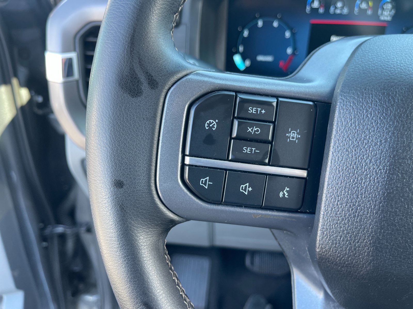Used 2025 Gray Ford XLT image 25