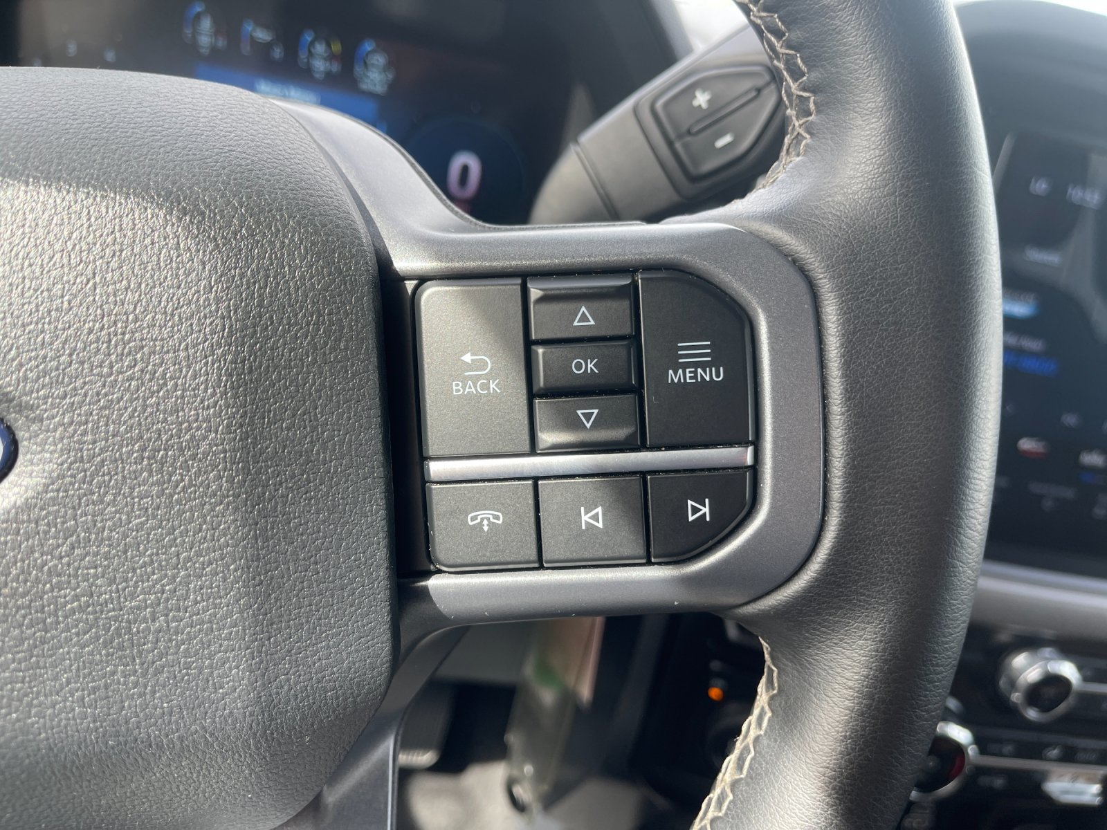 Used 2025 Black Ford XLT image 26