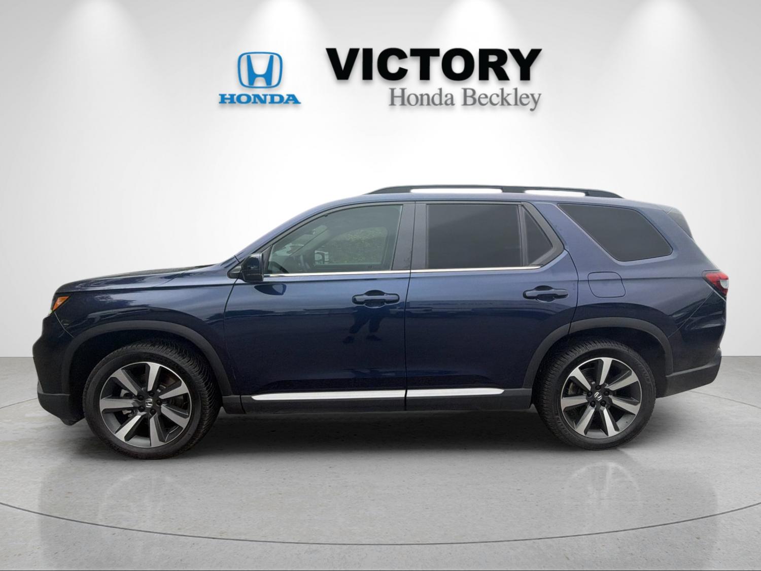 Used 2025  Honda Touring image 2