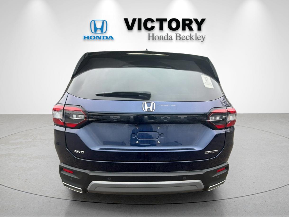 Used 2025  Honda Touring image 4