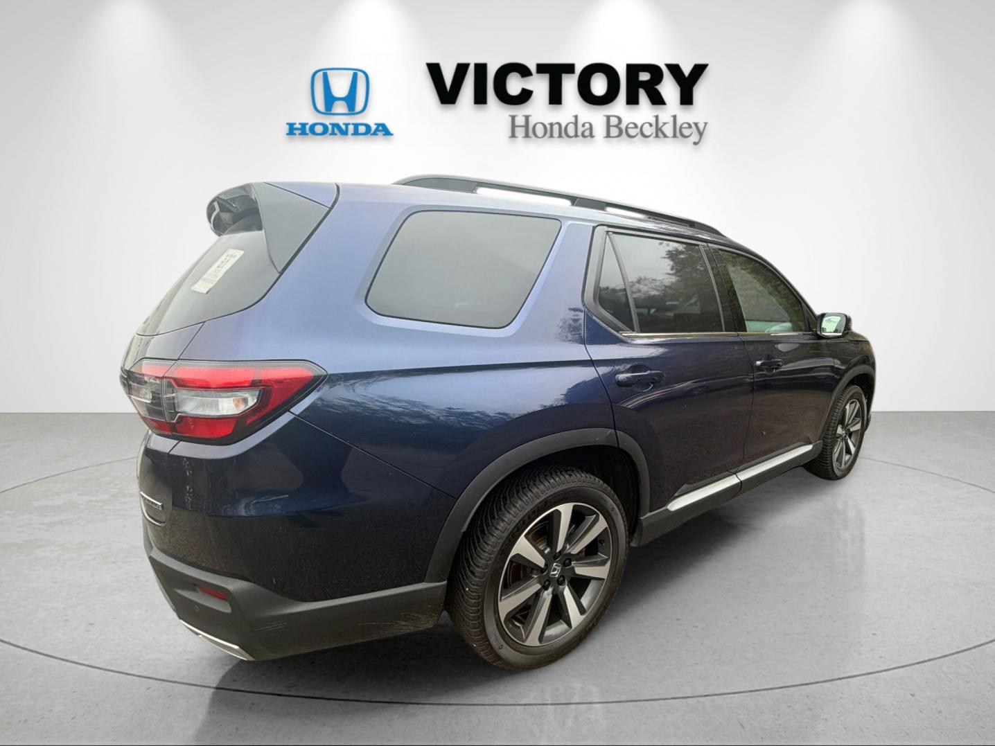 Used 2025  Honda Touring image 5