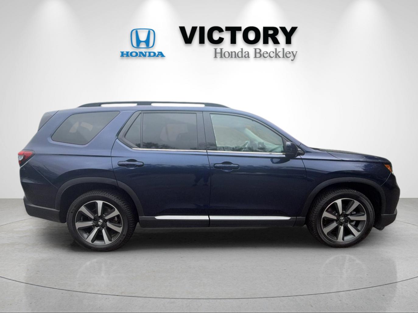 Used 2025  Honda Touring image 6