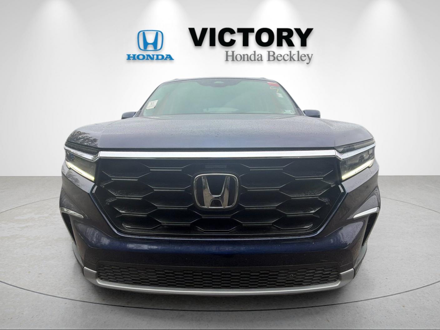 Used 2025  Honda Touring image 8