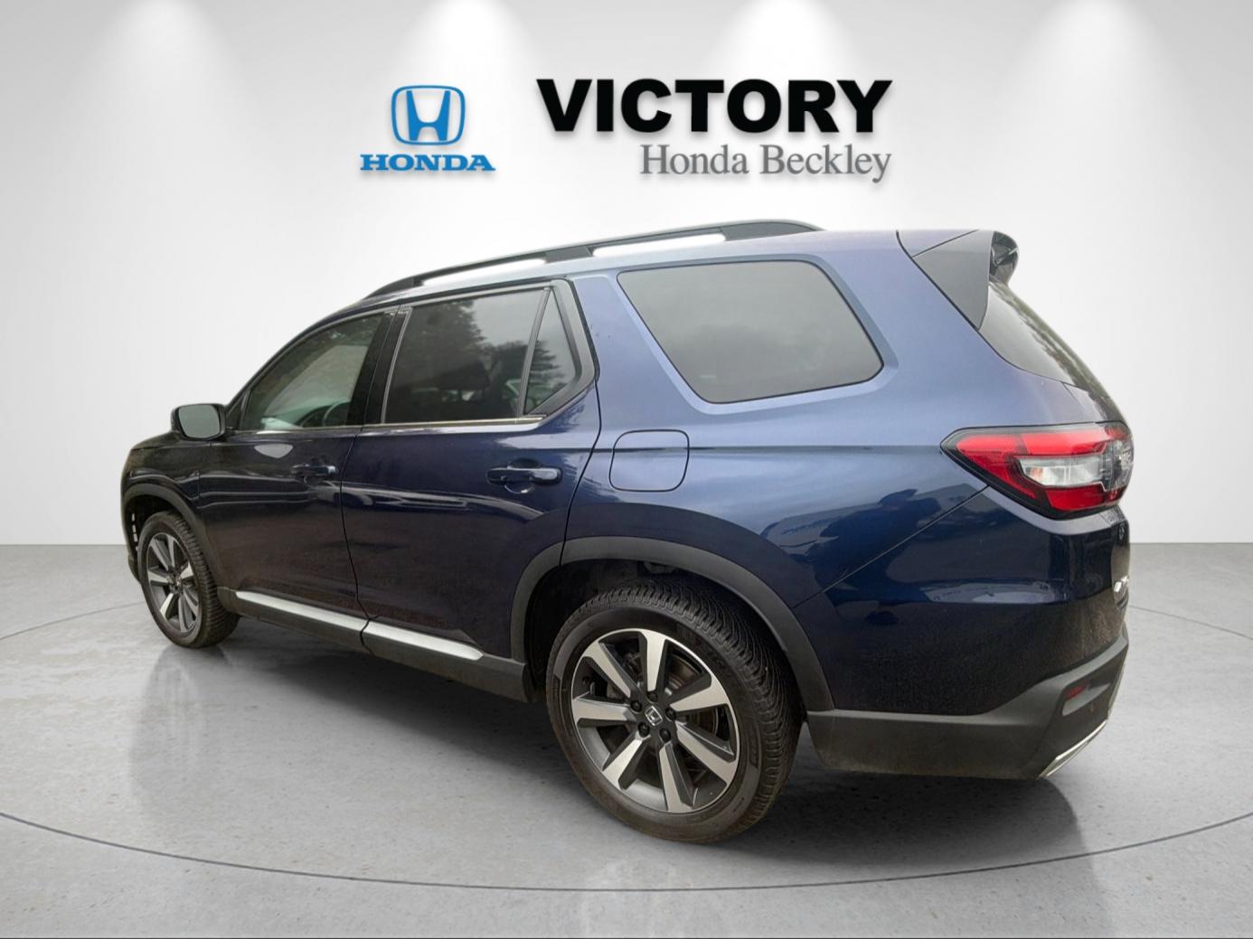 Used 2025  Honda Touring image 3