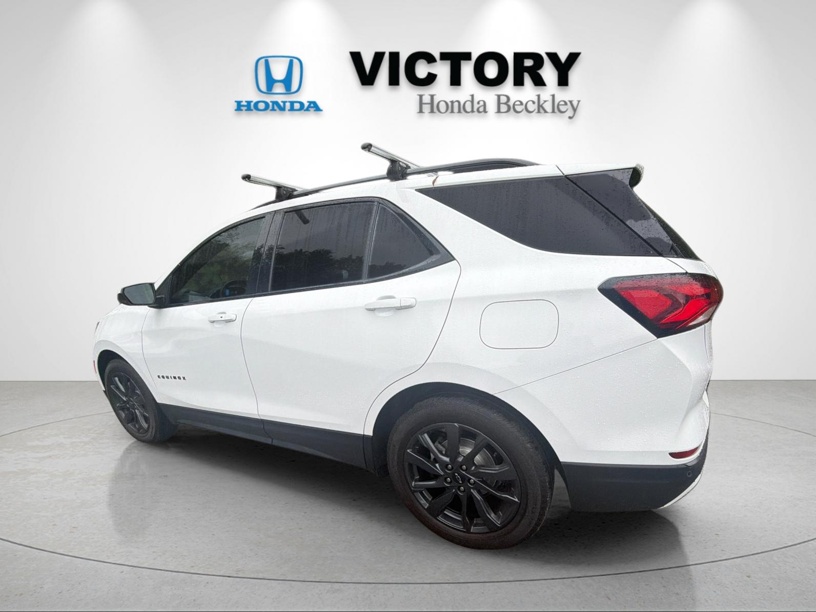 Used 2022 Summit White Chevrolet RS image 3