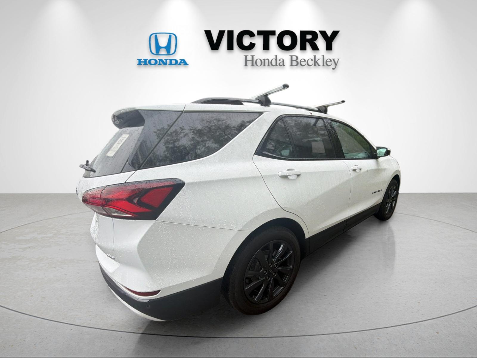 Used 2022 Summit White Chevrolet RS image 5