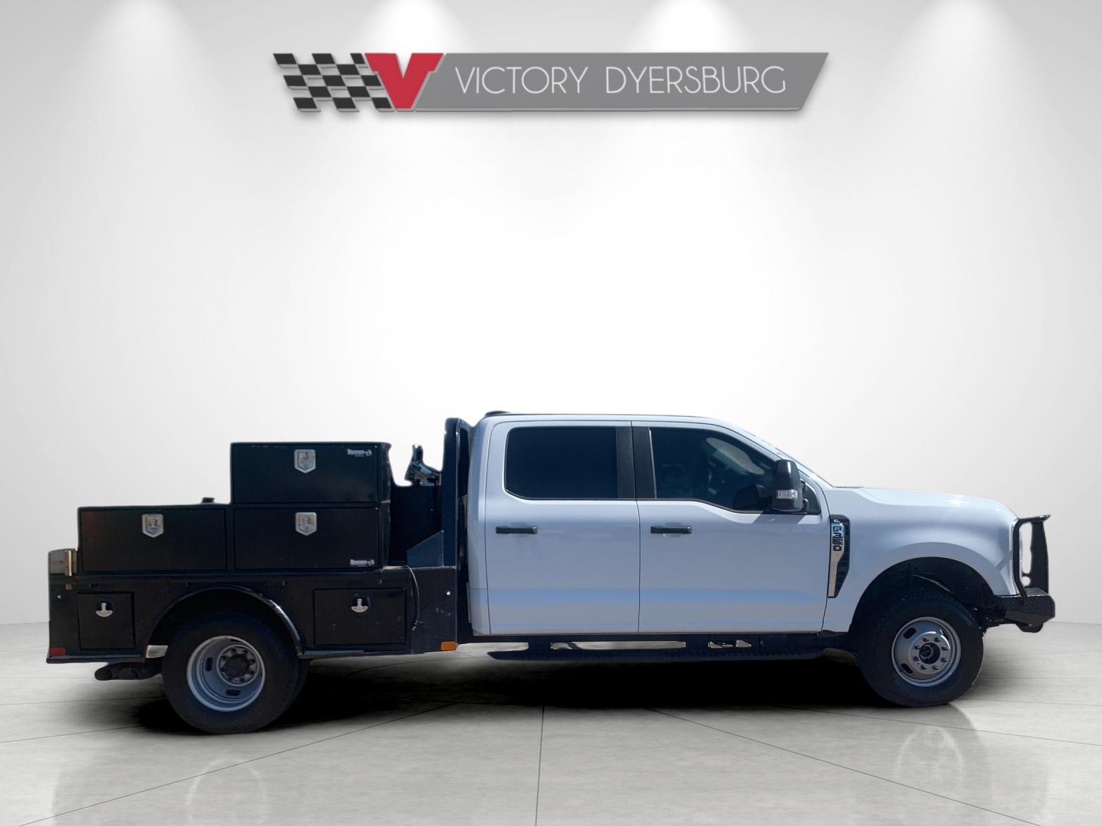 Used 2024 White Ford XL image 3