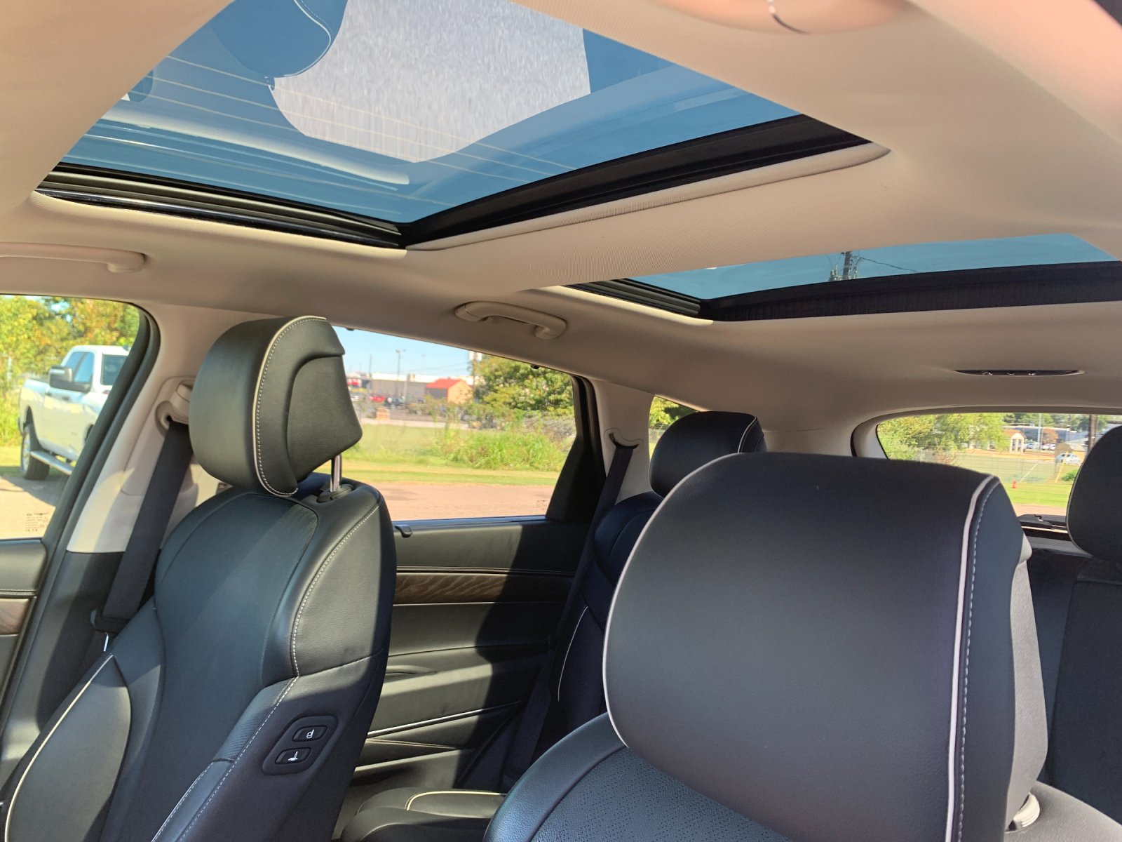 Used 2023 Silver Genesis 3.5T image 20